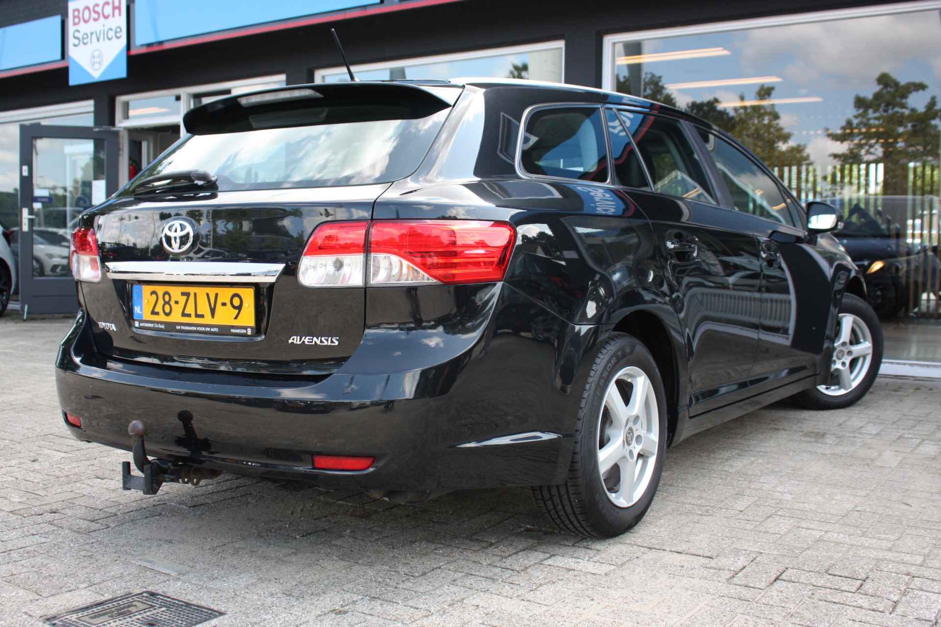 Toyota Avensis wagon 1.8 VVTi Business | Camera | Trekhaak | Navi | Stoelverwarming - 8/57