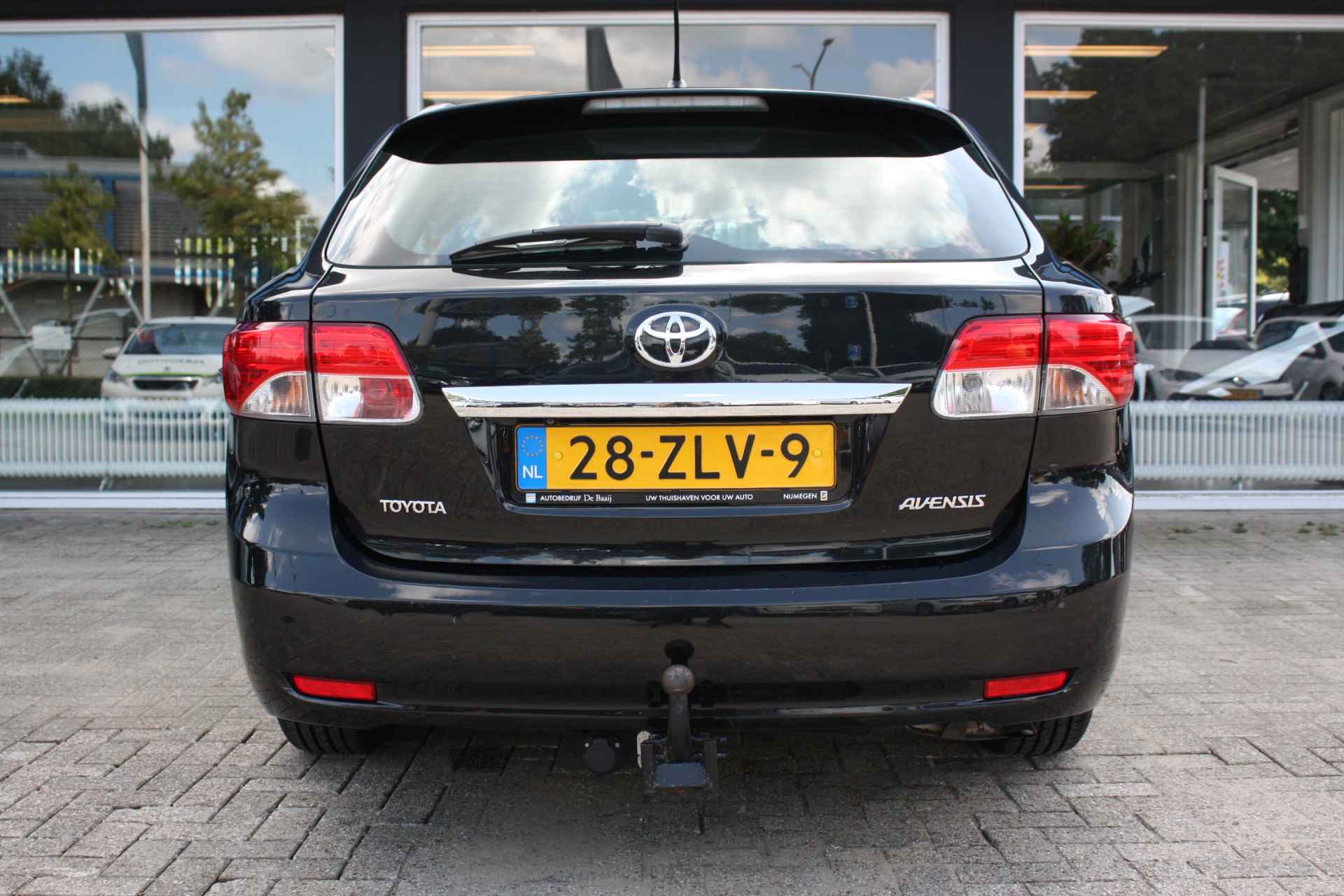 Toyota Avensis wagon 1.8 VVTi Business | Camera | Trekhaak | Navi | Stoelverwarming - 10/57