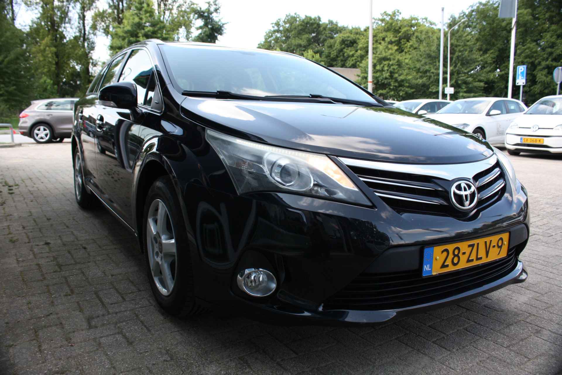 Toyota Avensis wagon 1.8 VVTi Business | Camera | Trekhaak | Navi | Stoelverwarming - 18/57