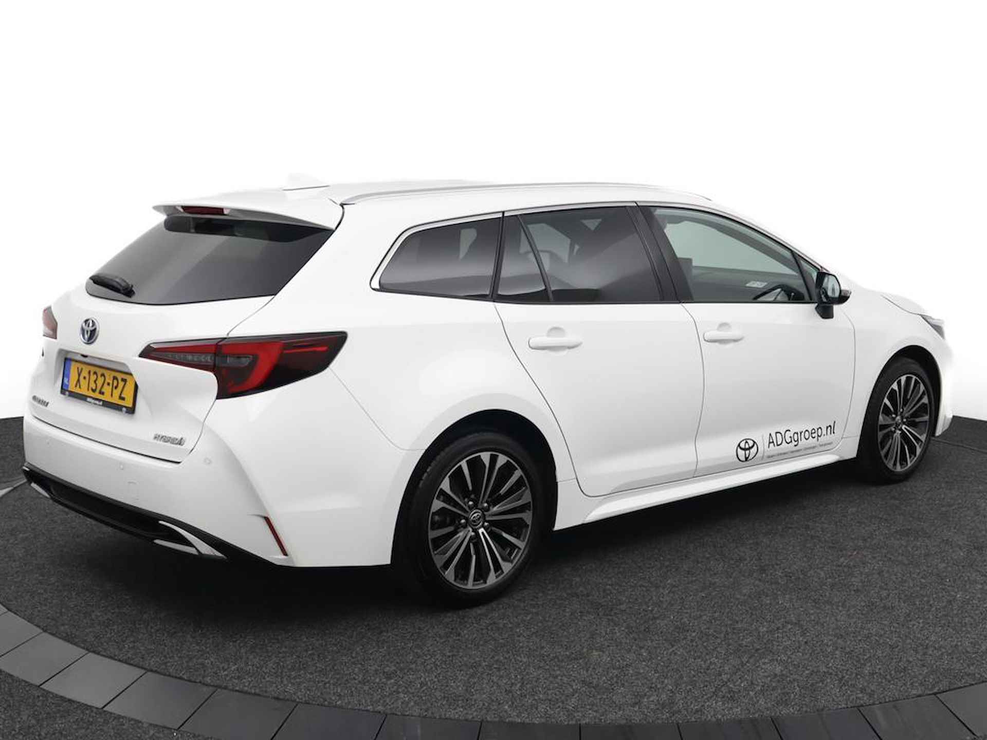 Toyota Corolla Touring Sports 1.8 Hybrid Business Plus - 2/46