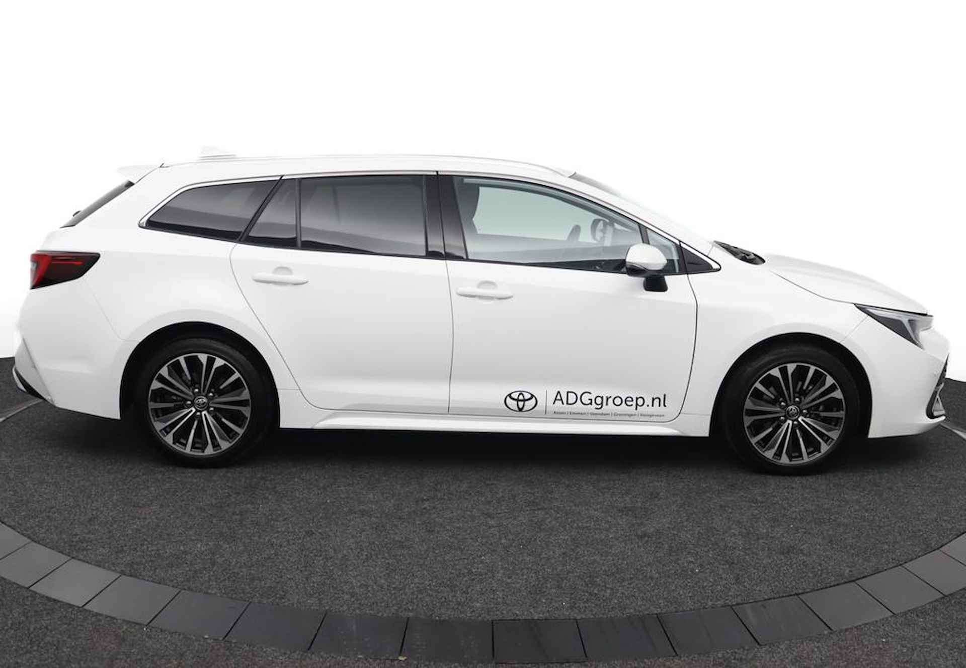 Toyota Corolla Touring Sports 1.8 Hybrid Business Plus - 13/46