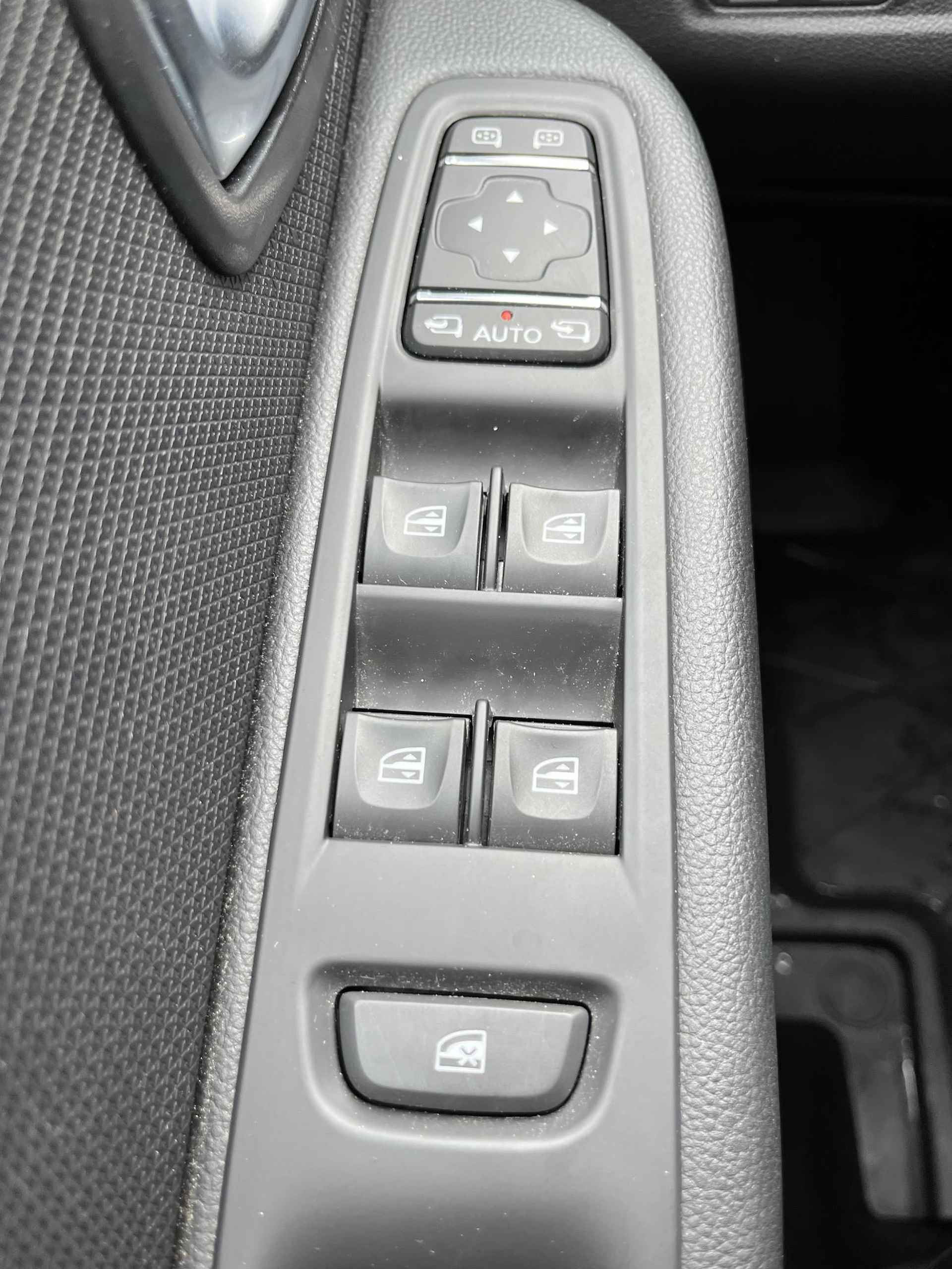 Renault Clio Estate 0.9 TCe 90 Intens , Navigatie, LED, Lichtmetaal 17'', Parkeersensoren, Climate Control, Key-less, Regen & licht sensor, Cruise Control - 9/30