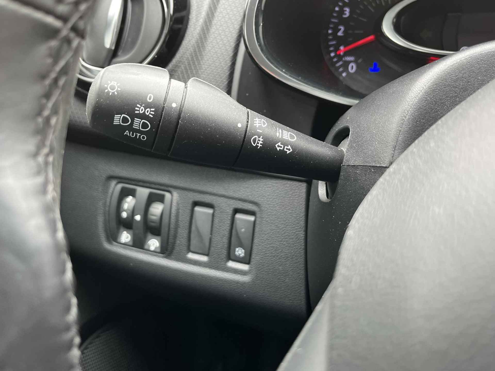 Renault Clio Estate 0.9 TCe 90 Intens , Navigatie, LED, Lichtmetaal 17'', Parkeersensoren, Climate Control, Key-less, Regen & licht sensor, Cruise Control - 13/30
