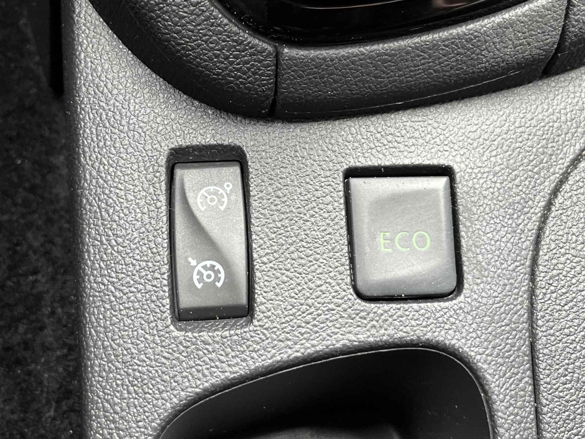 Renault Clio Estate 0.9 TCe 90 Intens , Navigatie, LED, Lichtmetaal 17'', Parkeersensoren, Climate Control, Key-less, Regen & licht sensor, Cruise Control - 22/30