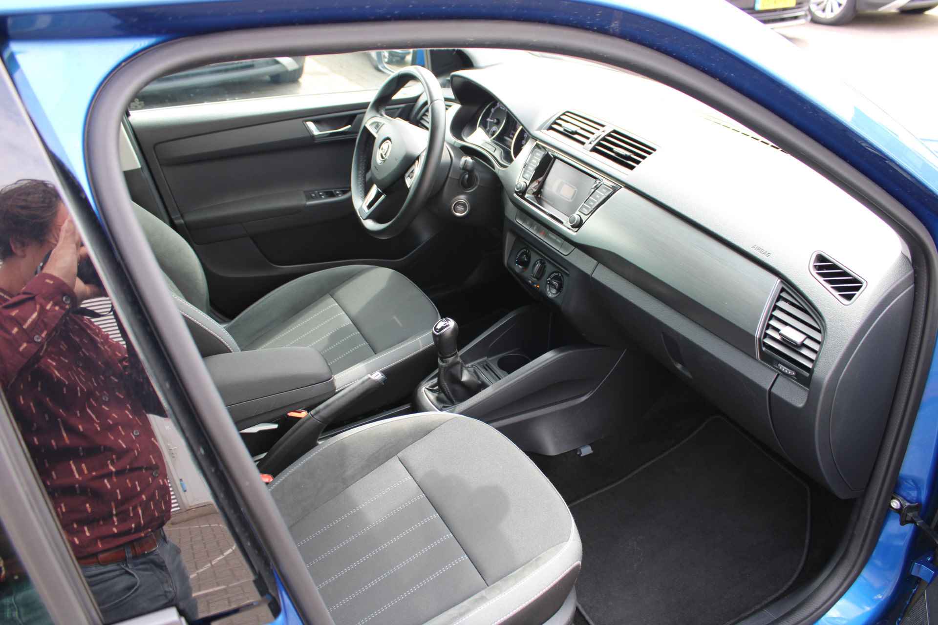 Škoda Fabia Combi 1.0 TSI Style Metallic/ Velours Int./ Airco/ Navi/ Do. Glas/  Parkeersensor V. + A./ 15 lmv - 35/38