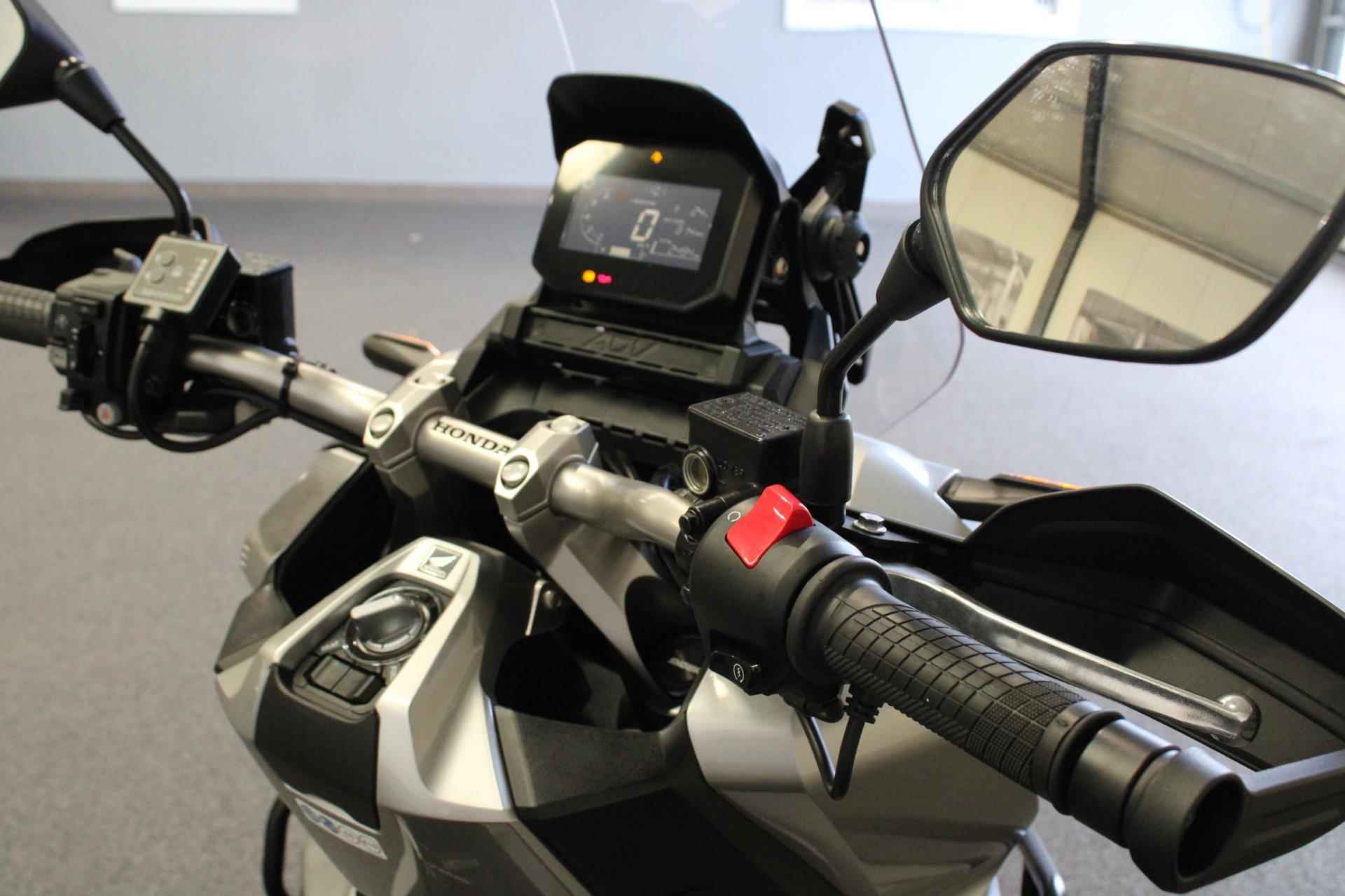 Honda Scooter ADV350 - 15/18