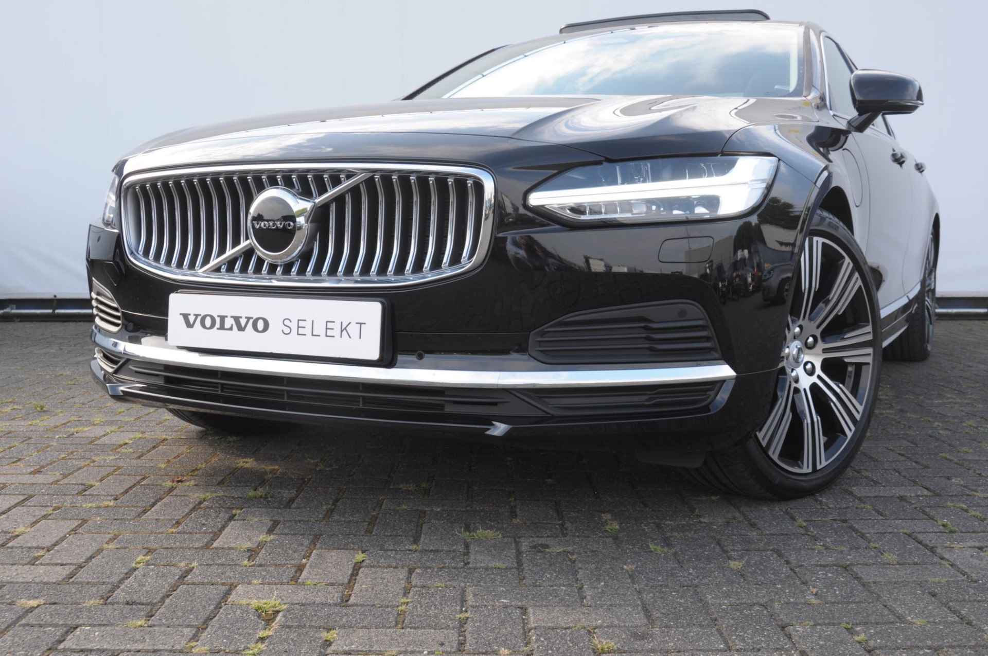 Volvo S90 T8 455PK Automaat AWD Ultimate Bright / Luchtvering/ Harman Kardon Audio / Google Services / Elektrisch bedienbare voorstoelen met geheugen functie / Achteruitrijcamera / Long Range / Panoramadak / - 3/39