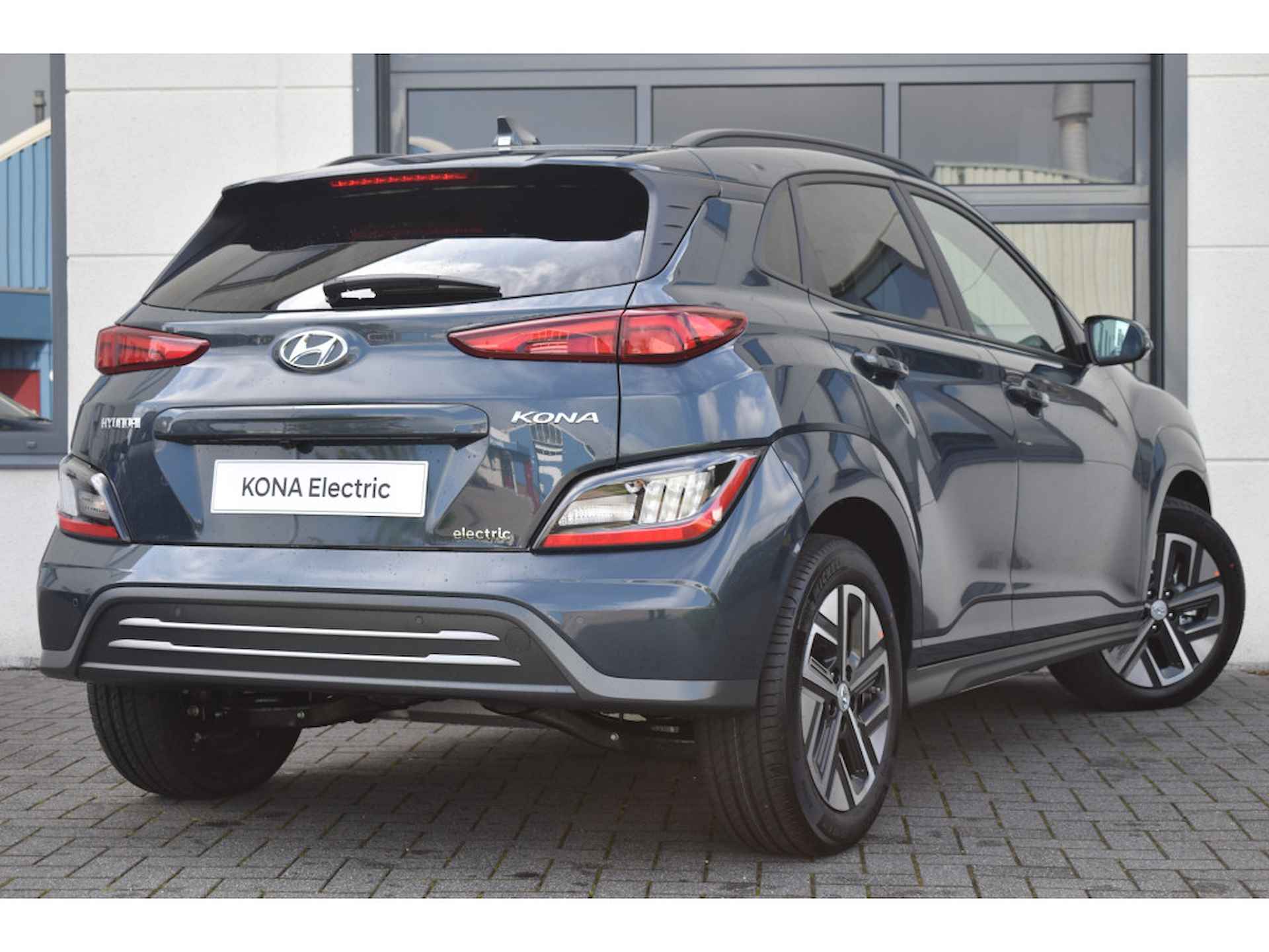 Hyundai KONA EV Fashion 64 kWh EV FASHION 64 KWH VAN € 46.090,00 VOOR € 38.630,- | UIT VOORRAAD LEVERBAAR - 2/29