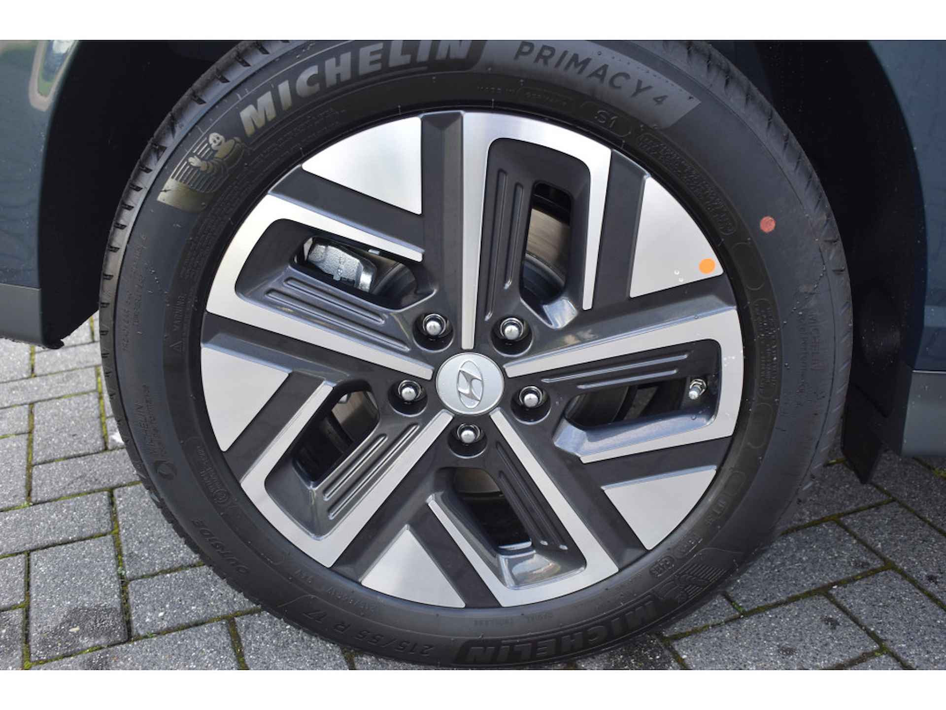 Hyundai KONA EV Fashion 64 kWh EV FASHION 64 KWH VAN € 46.090,00 VOOR € 38.630,- | UIT VOORRAAD LEVERBAAR - 4/29