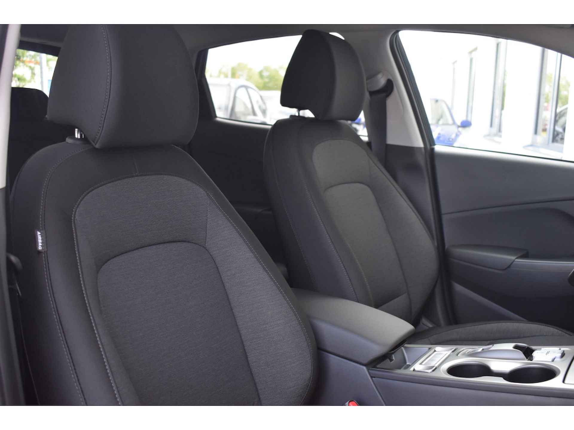 Hyundai KONA EV Fashion 64 kWh EV FASHION 64 KWH VAN € 46.090,00 VOOR € 38.630,- | UIT VOORRAAD LEVERBAAR - 6/29