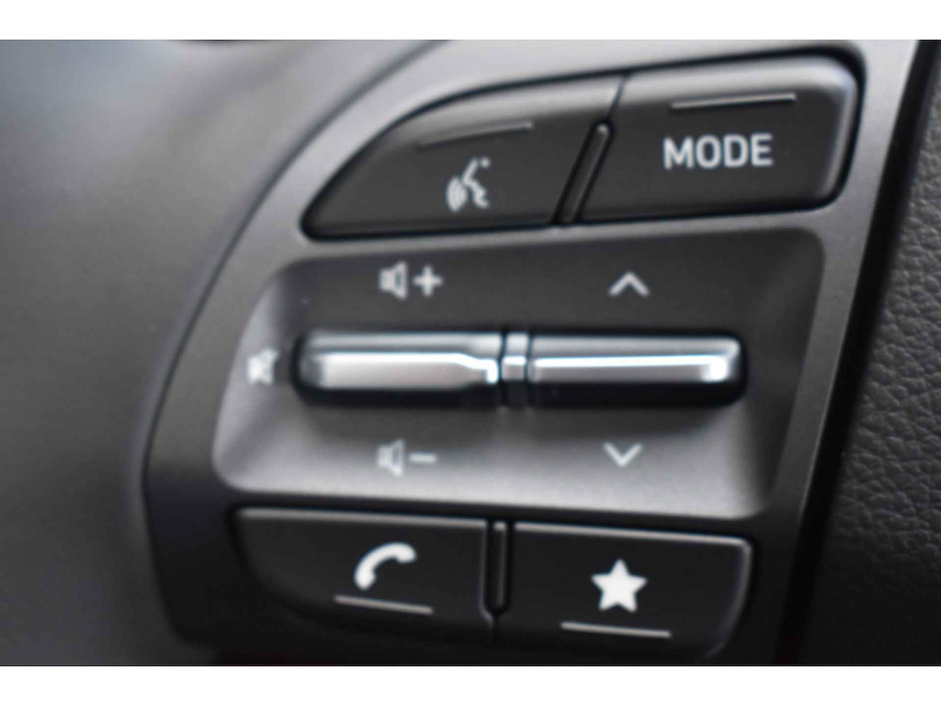 Hyundai KONA EV Fashion 64 kWh EV FASHION 64 KWH VAN € 46.090,00 VOOR € 38.630,- | UIT VOORRAAD LEVERBAAR - 13/29