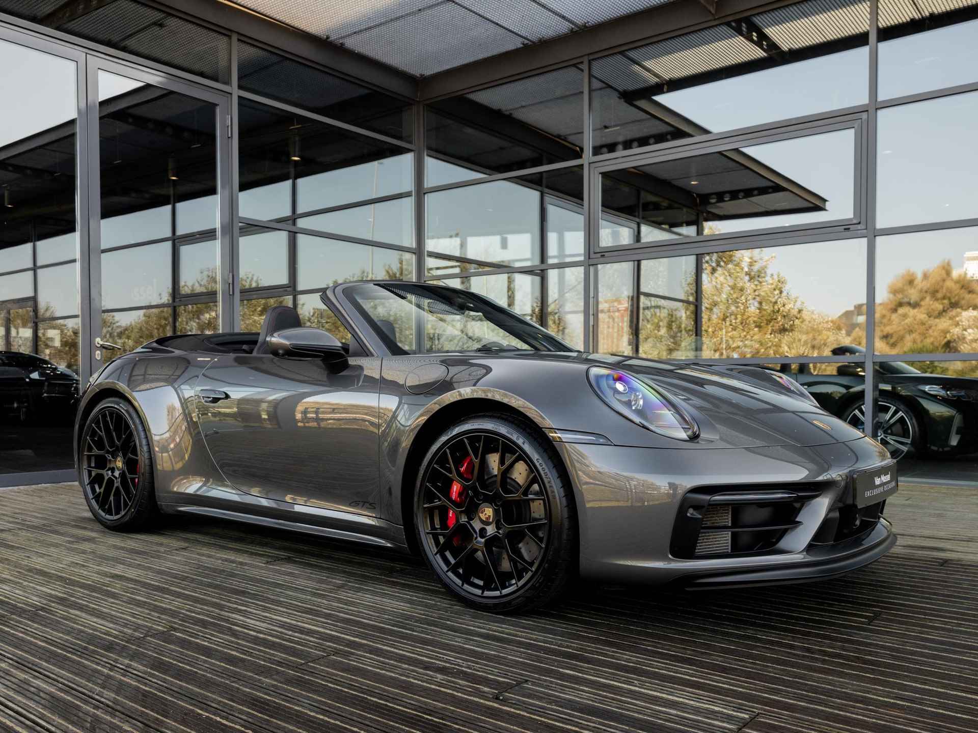 Porsche 911 Cabrio 3.0 Carrera 4 GTS | SPORTDESIGN | SPORTCHRONO | LIFT | BOSE | PASM | SPORTUITLAATSYSTEEM | ADAPTIVE CRUISE CONTROL | KEYLESS | CARBON INTERIEUR | 18-WEG | - 5/69