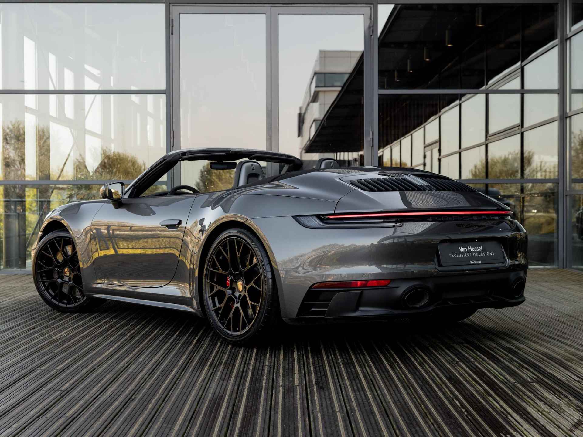 Porsche 911 Cabrio 3.0 Carrera 4 GTS | SPORTDESIGN | SPORTCHRONO | LIFT | BOSE | PASM | SPORTUITLAATSYSTEEM | ADAPTIVE CRUISE CONTROL | KEYLESS | CARBON INTERIEUR | 18-WEG | - 6/69