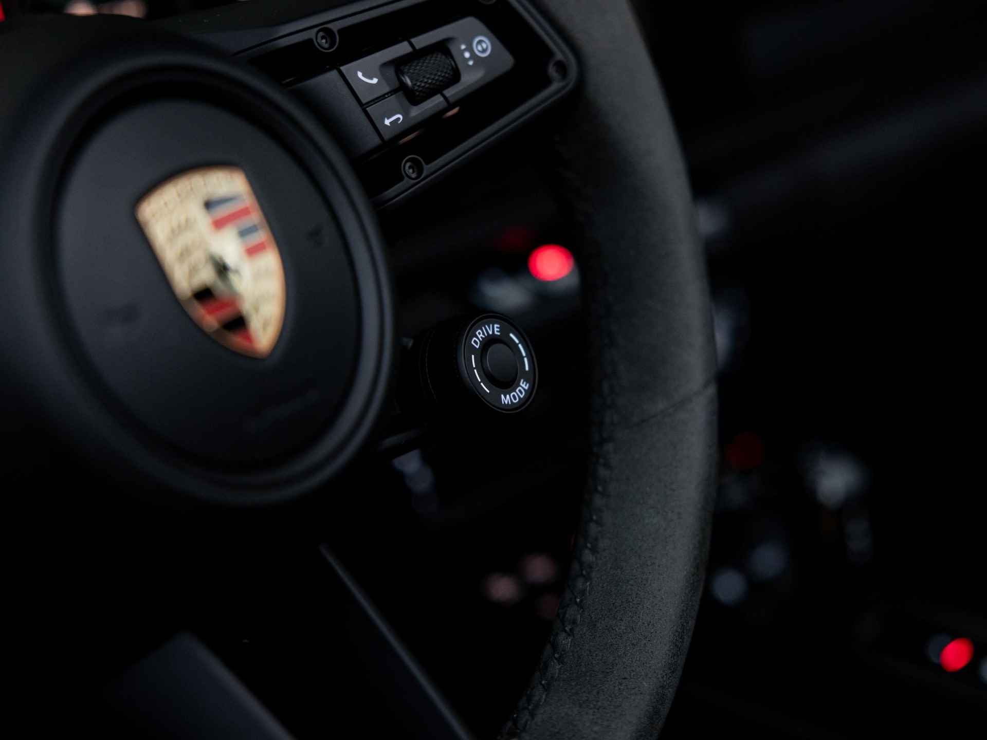 Porsche 911 Cabrio 3.0 Carrera 4 GTS | SPORTDESIGN | SPORTCHRONO | LIFT | BOSE | PASM | SPORTUITLAATSYSTEEM | ADAPTIVE CRUISE CONTROL | KEYLESS | CARBON INTERIEUR | 18-WEG | - 20/69