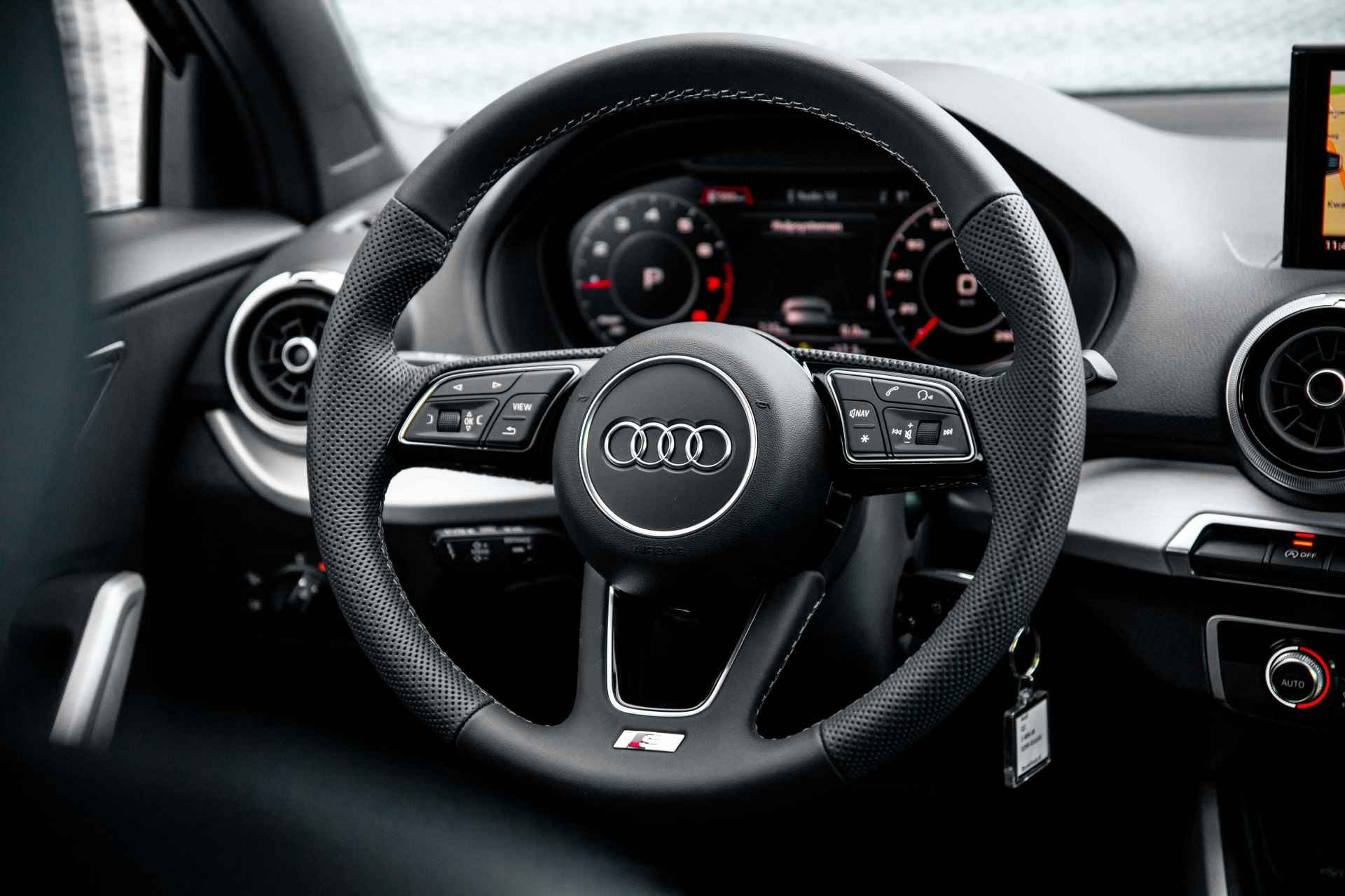 Audi Q2 35 TFSI S Edition | Zwart optiek | Adaptive cruise | Privacy glass - 10/54