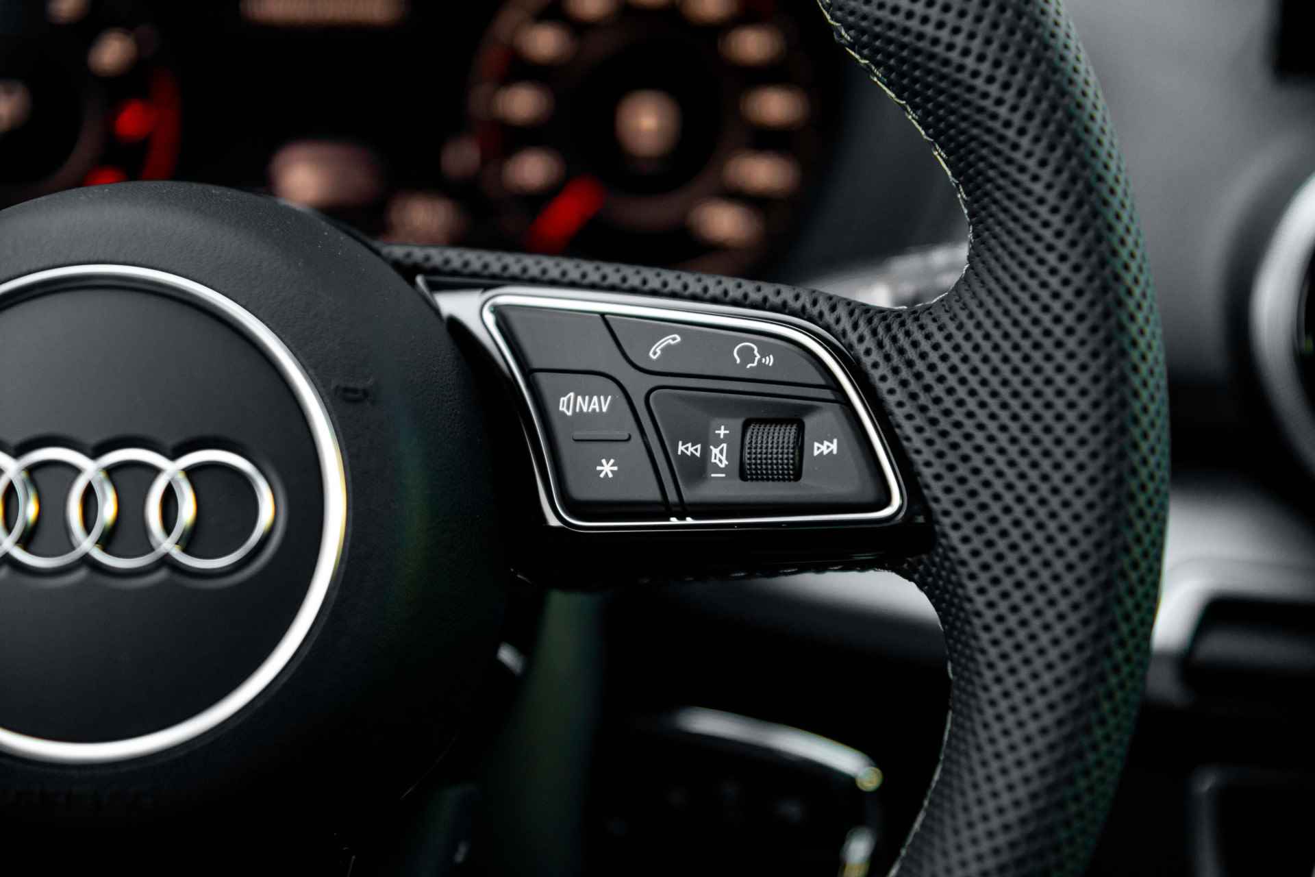 Audi Q2 35 TFSI S Edition | Zwart optiek | Adaptive cruise | Privacy glass - 12/54