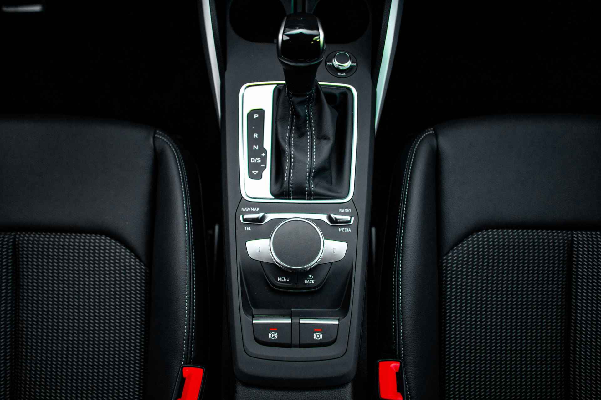 Audi Q2 35 TFSI S Edition | Zwart optiek | Adaptive cruise | Privacy glass - 15/54