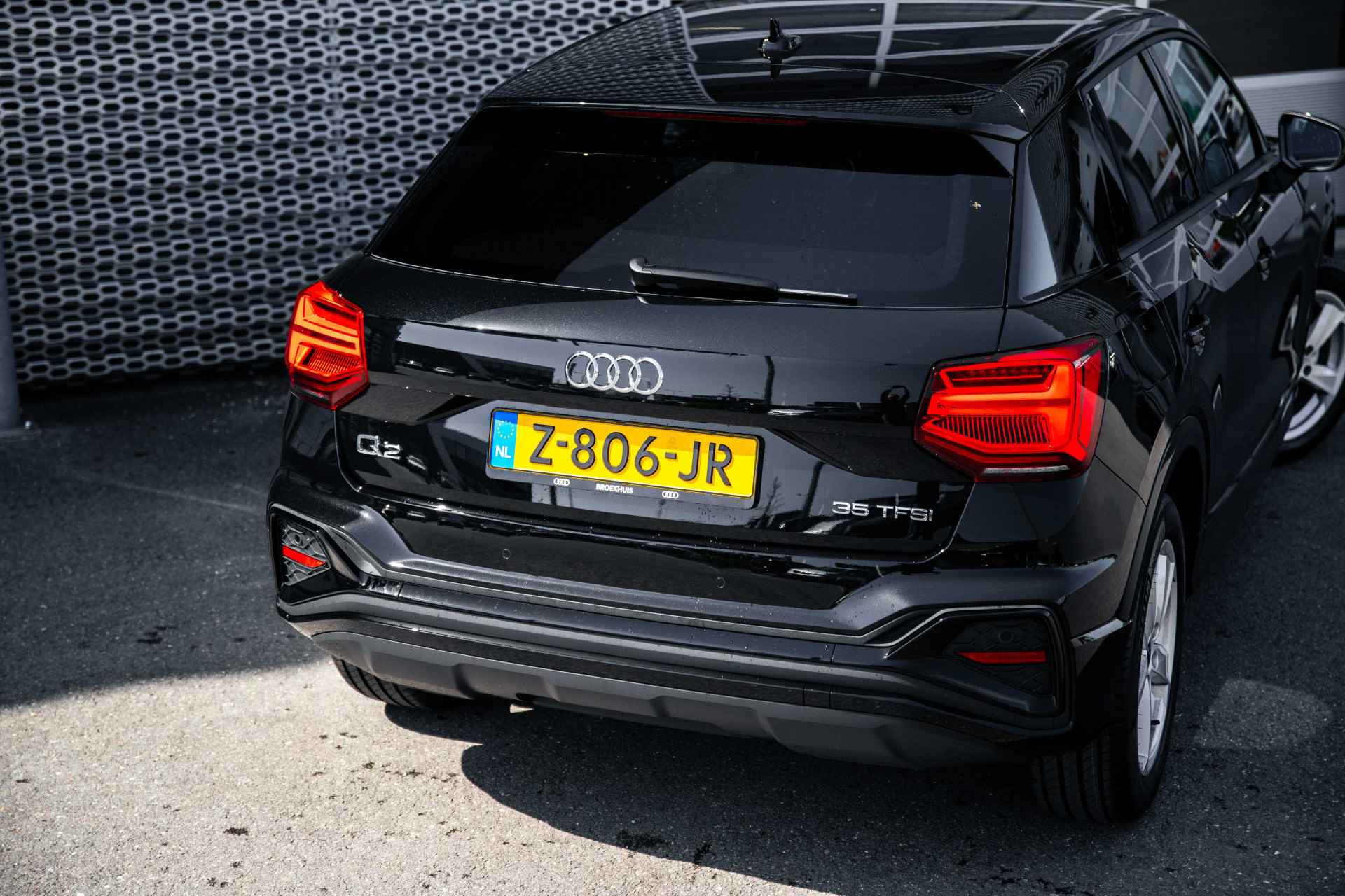 Audi Q2 35 TFSI S Edition | Zwart optiek | Adaptive cruise | Privacy glass - 18/54