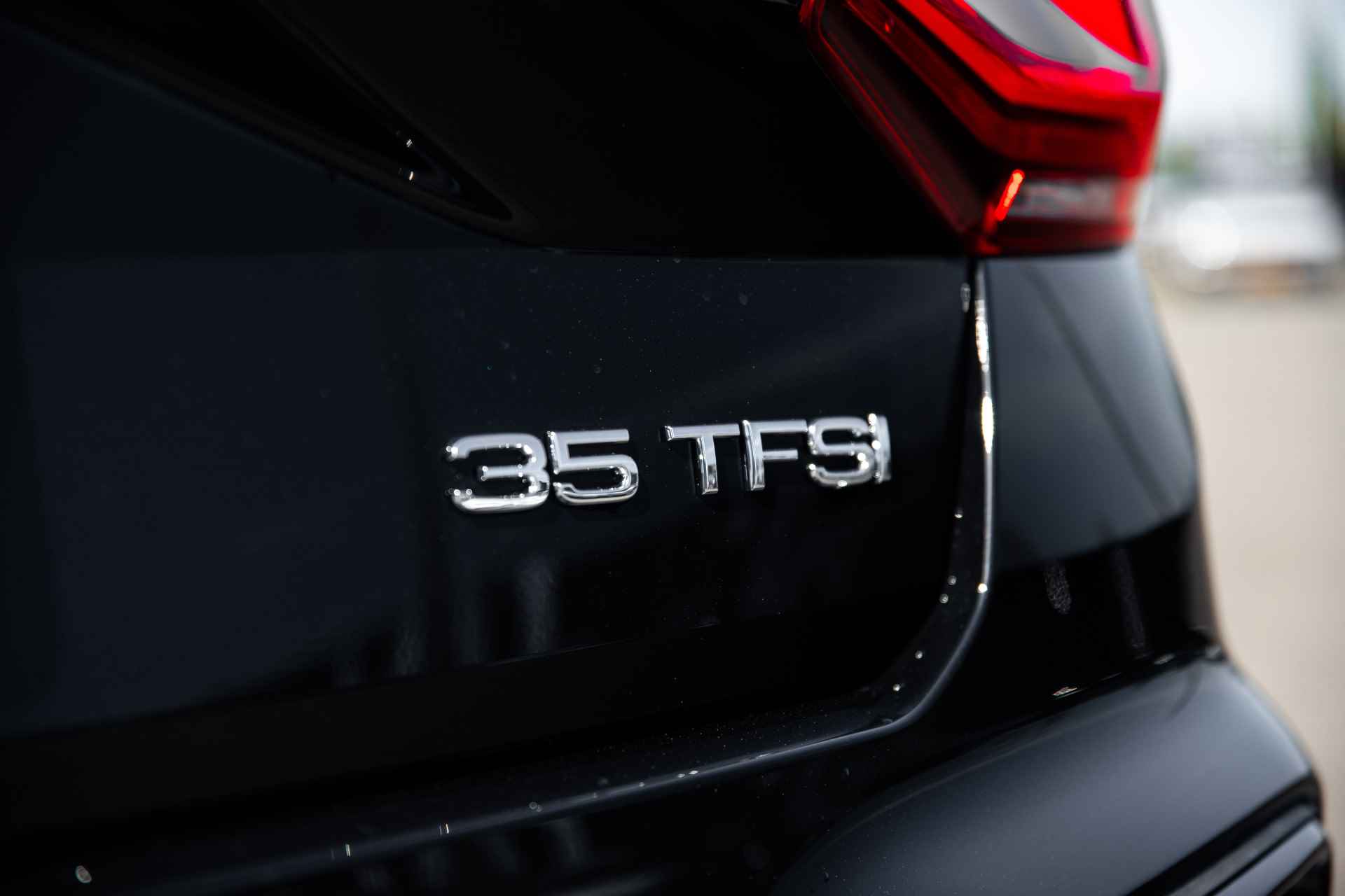 Audi Q2 35 TFSI S Edition | Zwart optiek | Adaptive cruise | Privacy glass - 25/54