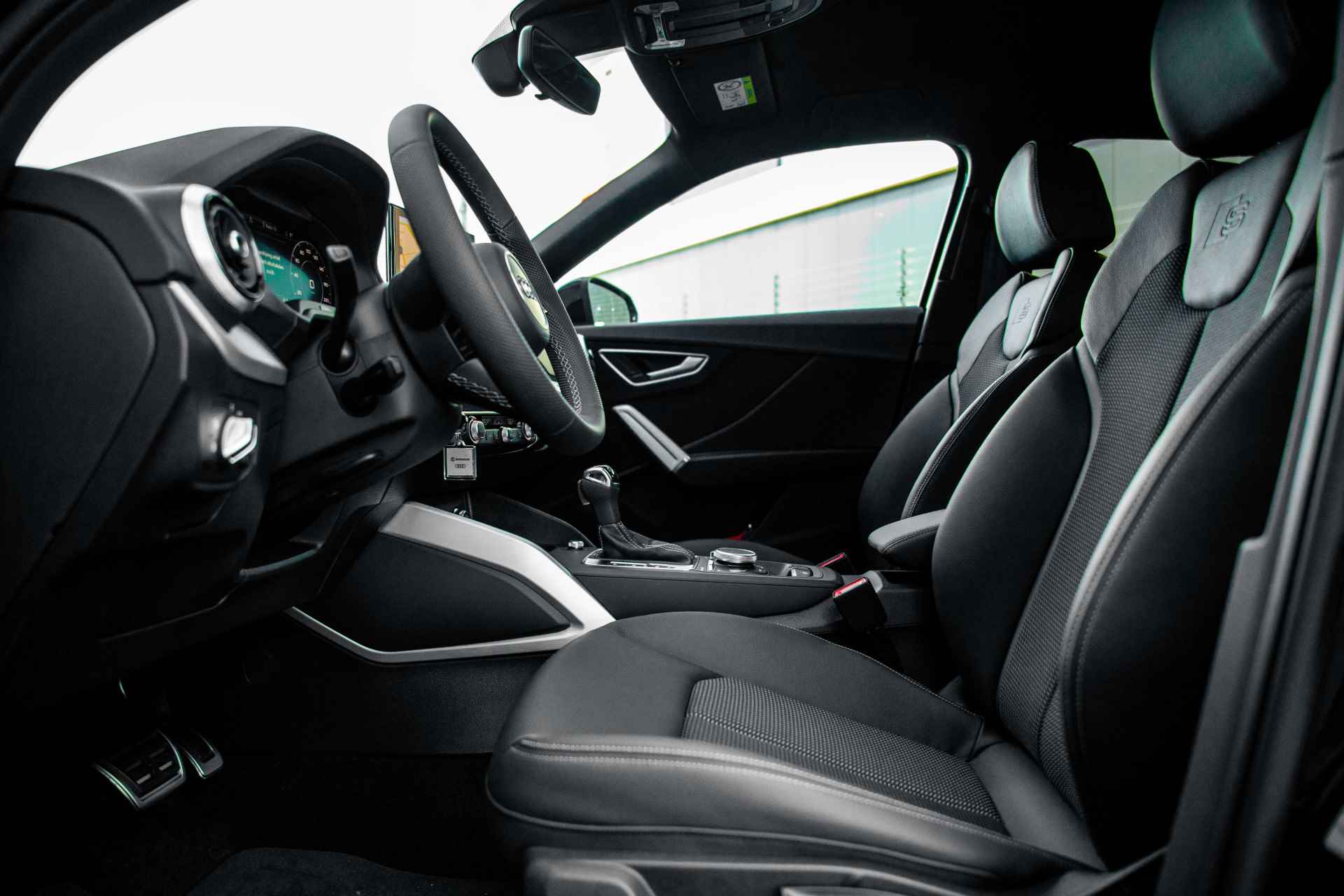 Audi Q2 35 TFSI S Edition | Zwart optiek | Adaptive cruise | Privacy glass - 27/54