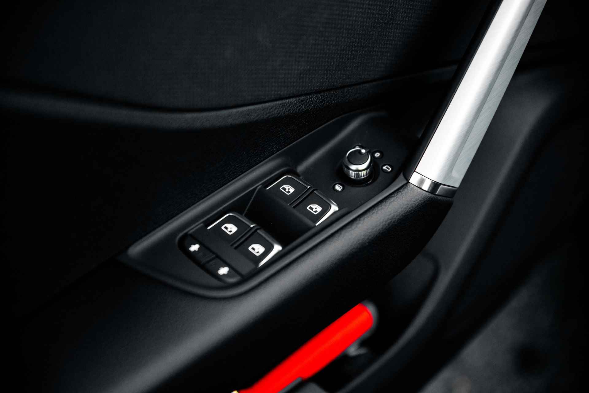 Audi Q2 35 TFSI S Edition | Zwart optiek | Adaptive cruise | Privacy glass - 29/54