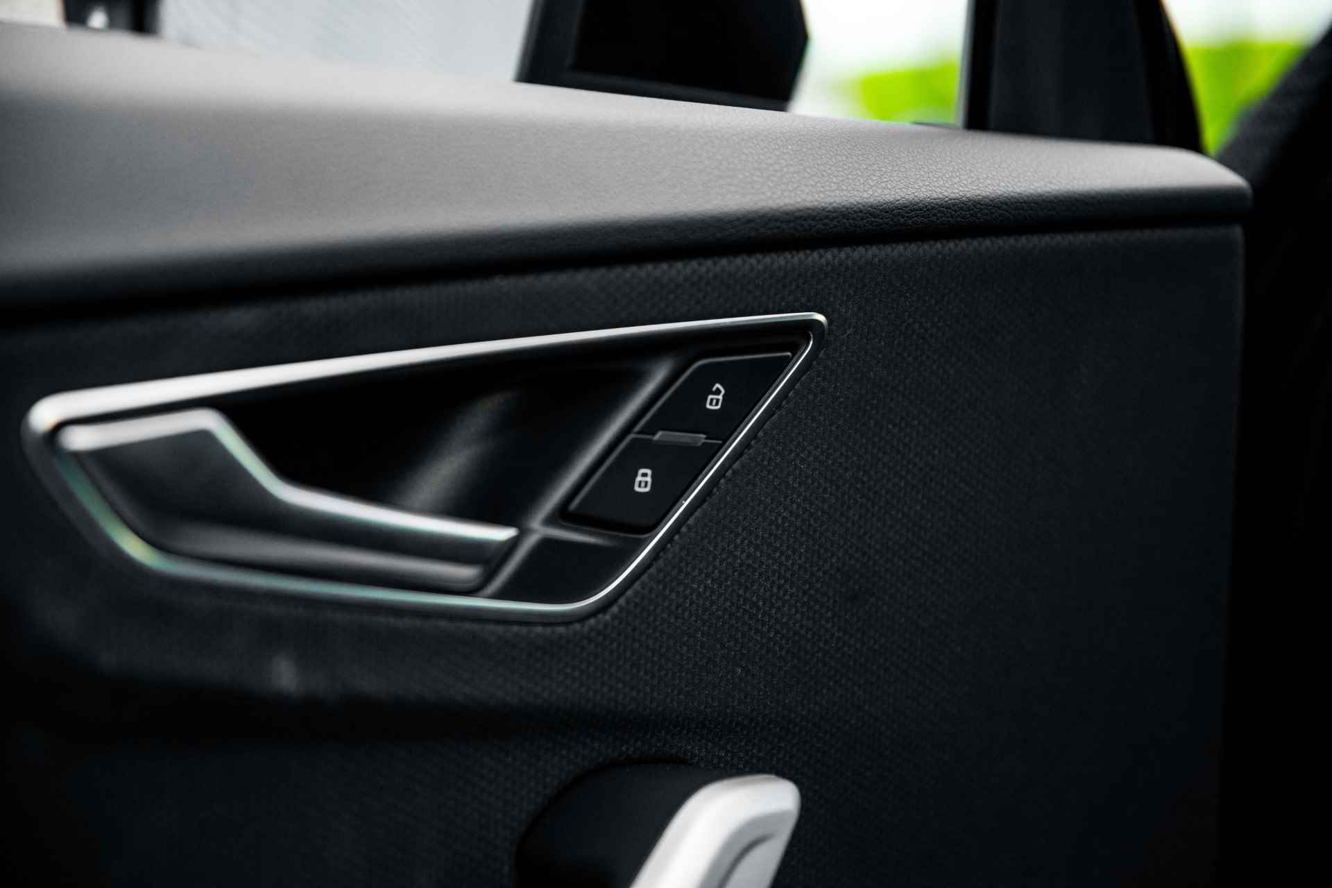 Audi Q2 35 TFSI S Edition | Zwart optiek | Adaptive cruise | Privacy glass - 30/54