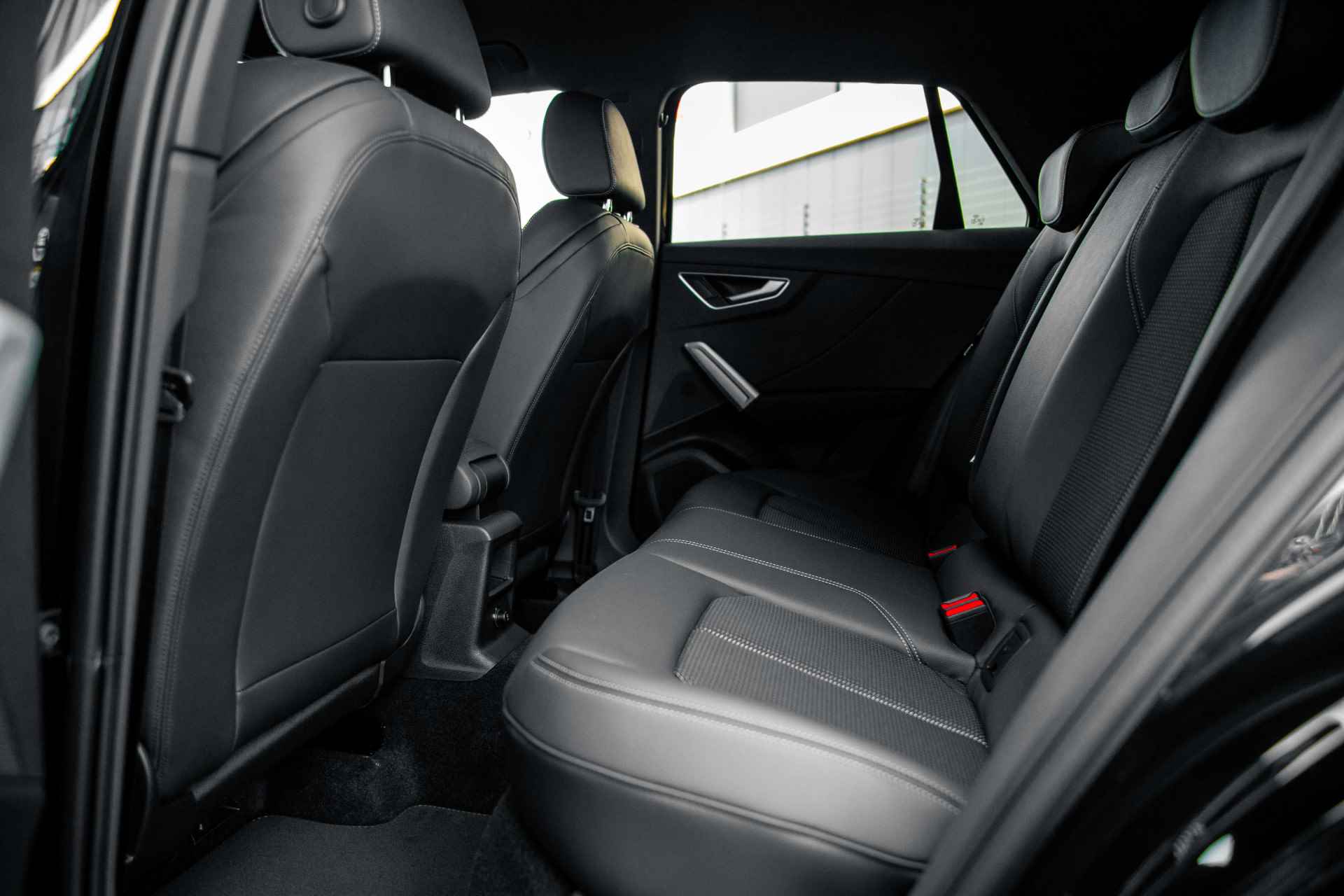 Audi Q2 35 TFSI S Edition | Zwart optiek | Adaptive cruise | Privacy glass - 35/54