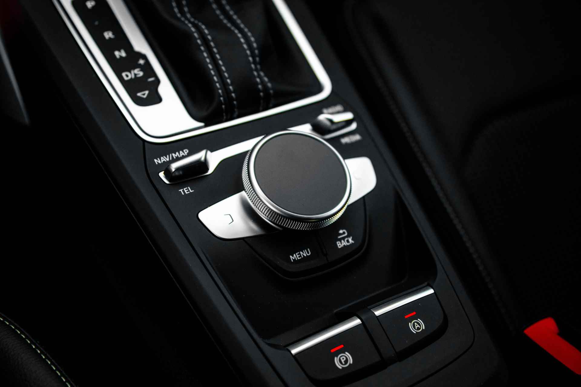 Audi Q2 35 TFSI S Edition | Zwart optiek | Adaptive cruise | Privacy glass - 39/54