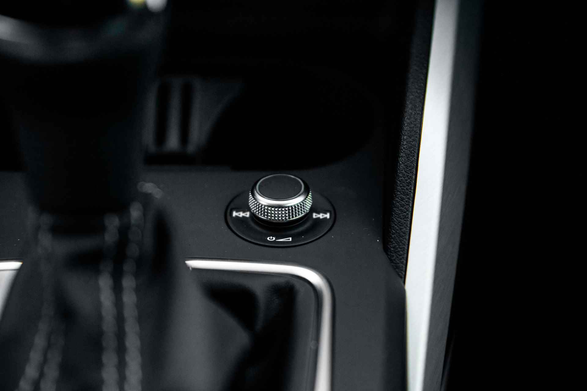 Audi Q2 35 TFSI S Edition | Zwart optiek | Adaptive cruise | Privacy glass - 41/54