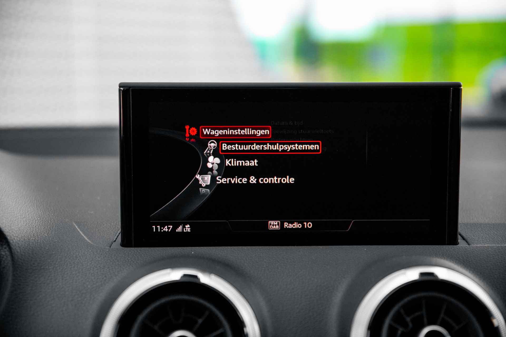 Audi Q2 35 TFSI S Edition | Zwart optiek | Adaptive cruise | Privacy glass - 52/54