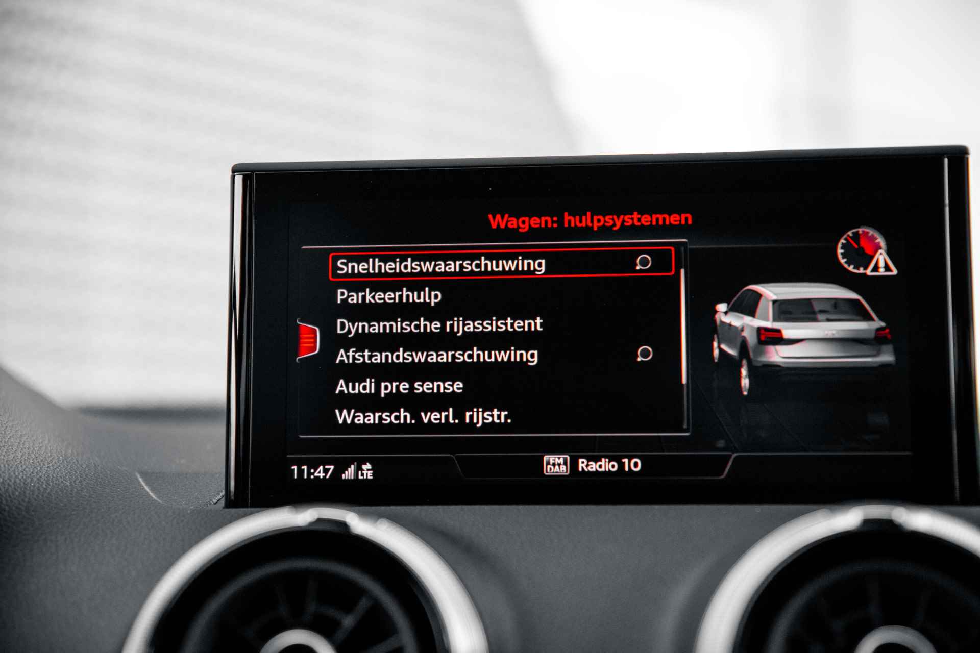 Audi Q2 35 TFSI S Edition | Zwart optiek | Adaptive cruise | Privacy glass - 53/54