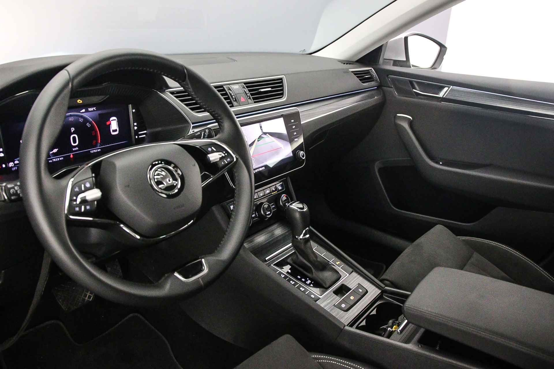 Škoda Superb Combi Business Edition Plus 1.4 TSI PHEV 218pk DSG Automaat Achteruitrijcamera, Navigatie, Cruise control, Airco, DAB, Parkeersensoren, Stoelverwarming, LED verlichting - 5/46