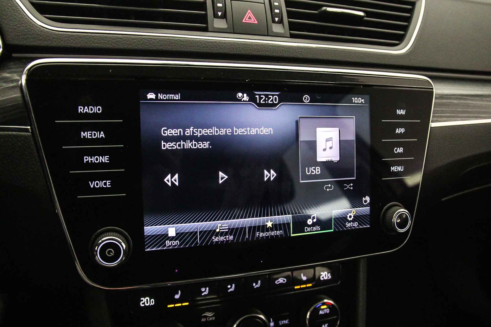 Škoda Superb Combi Business Edition Plus 1.4 TSI PHEV 218pk DSG Automaat Achteruitrijcamera, Navigatie, Cruise control, Airco, DAB, Parkeersensoren, Stoelverwarming, LED verlichting - 22/46