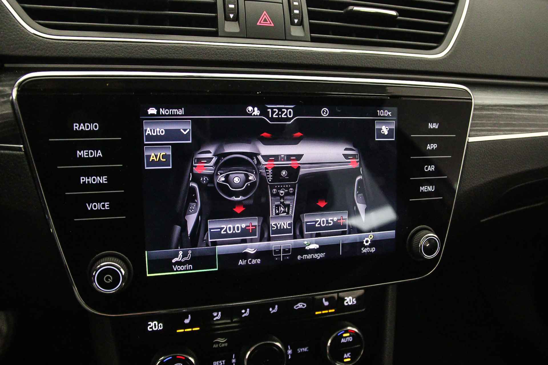 Škoda Superb Combi Business Edition Plus 1.4 TSI PHEV 218pk DSG Automaat Achteruitrijcamera, Navigatie, Cruise control, Airco, DAB, Parkeersensoren, Stoelverwarming, LED verlichting - 29/46