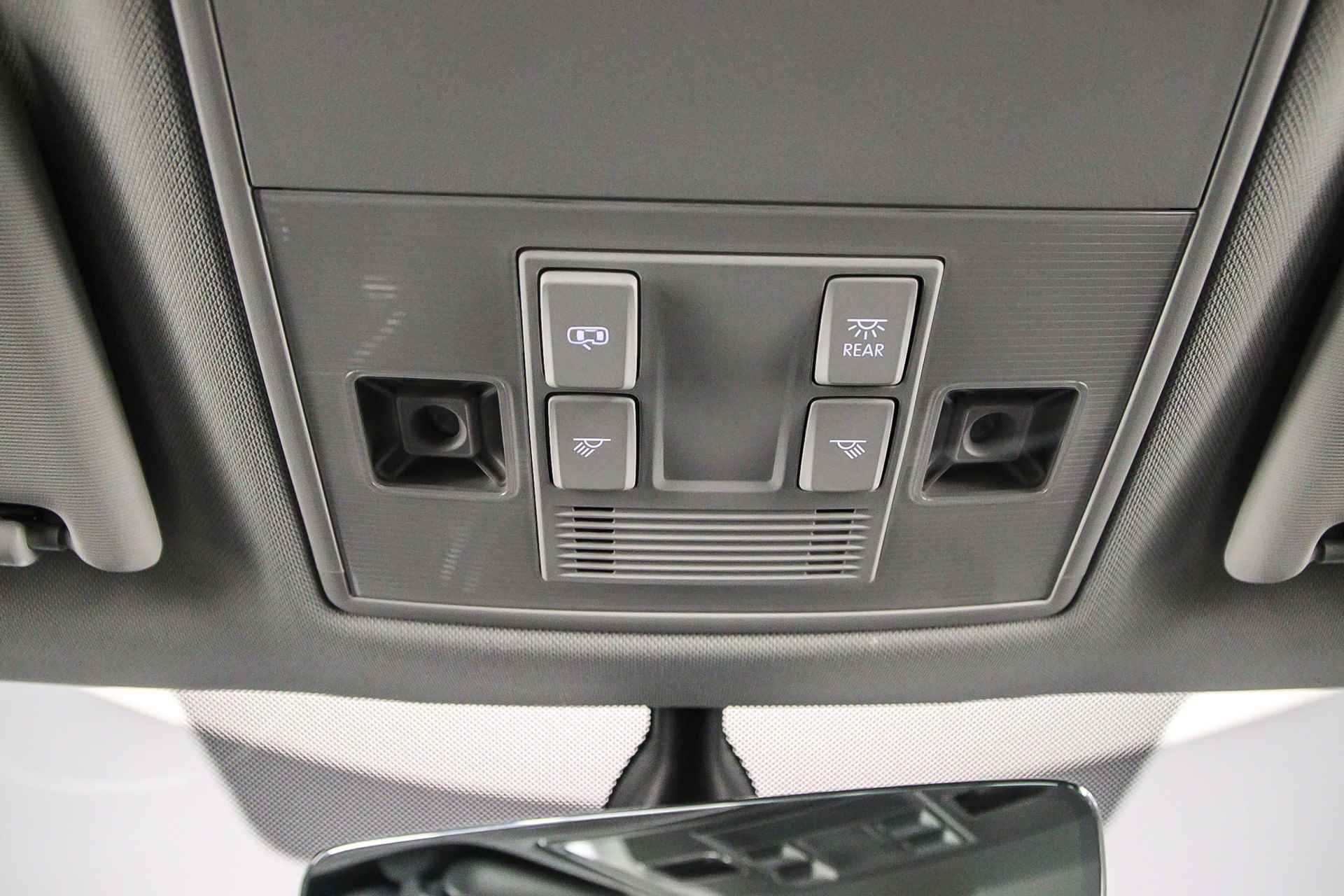 Škoda Superb Combi Business Edition Plus 1.4 TSI PHEV 218pk DSG Automaat Achteruitrijcamera, Navigatie, Cruise control, Airco, DAB, Parkeersensoren, Stoelverwarming, LED verlichting - 34/46