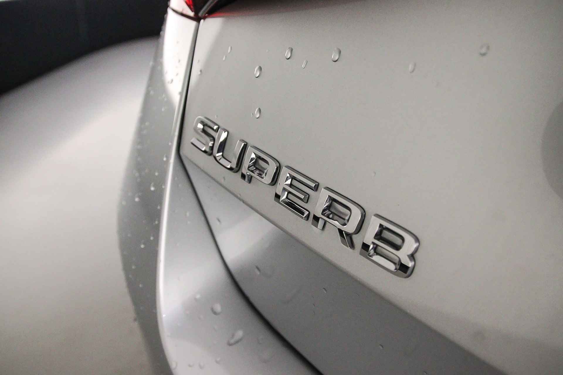 Škoda Superb Combi Business Edition Plus 1.4 TSI PHEV 218pk DSG Automaat Achteruitrijcamera, Navigatie, Cruise control, Airco, DAB, Parkeersensoren, Stoelverwarming, LED verlichting - 39/46