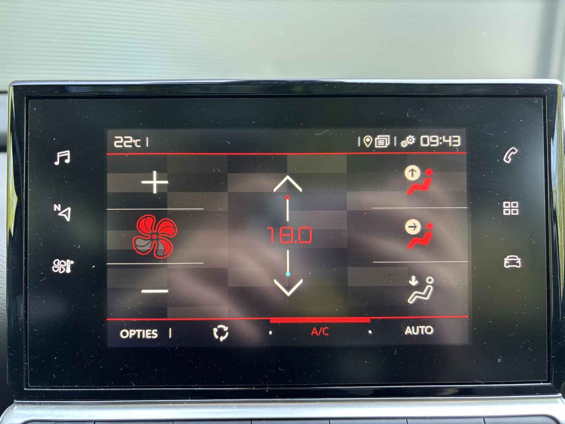 Citroen C4 Cactus 1.2 PureTech Business Plus | 130pk | Panoramadak | Trekhaak | Parkeersensoren voor + achter | Navigatie - 24/32