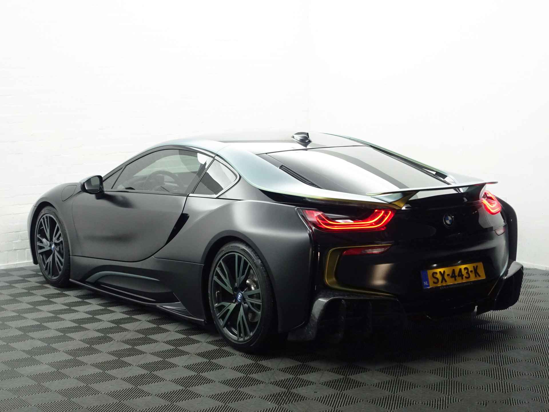 BMW i8 1.5 Protonic Black Edition Aut- Frozen Black, Forged carbon, Harman Kardon, Head Up, 360 Camera - 4/40