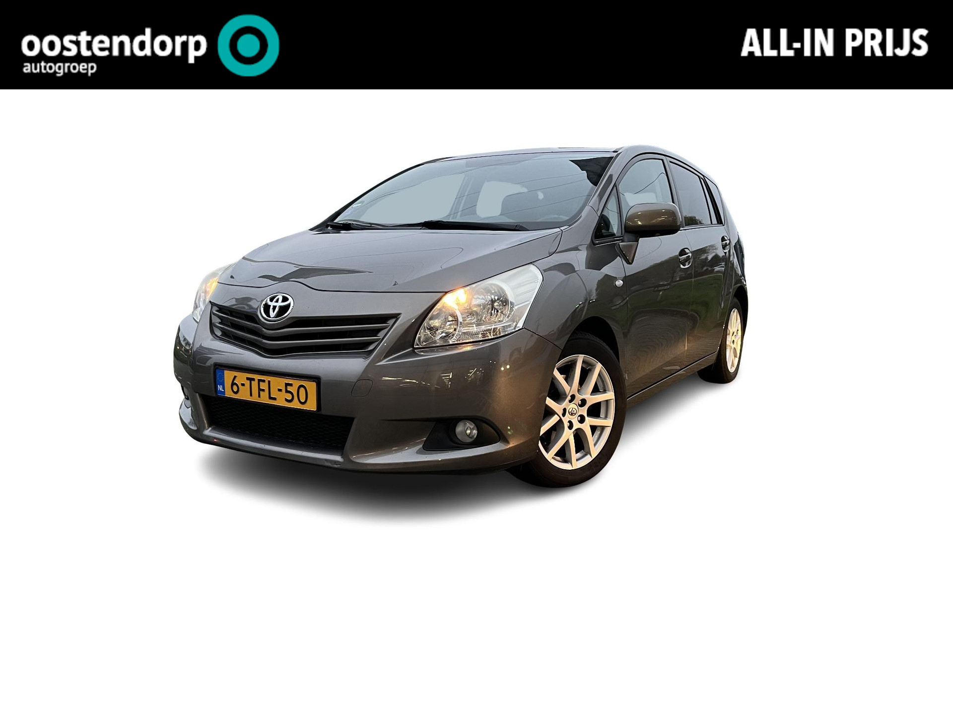 Toyota Verso 1.8 VVT-i Dynamic 7p. | Rijklaarprijs! | Panorama-dak | Trekhaak 1300 kg! | Navigatie | Bluetooth | Cruise Control | Achteruitrijcamera | Incl Winterset! | 12 mnd Bovag garantie! |