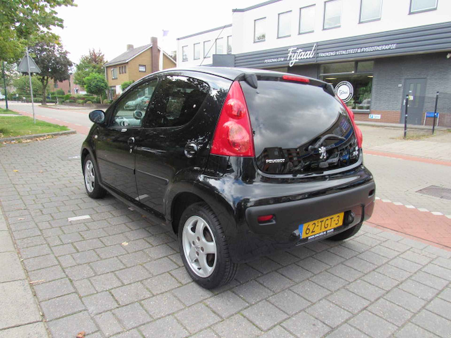 PEUGEOT 107 1.0 12V 68PK 5Drs Black &amp; Silver - 6/13