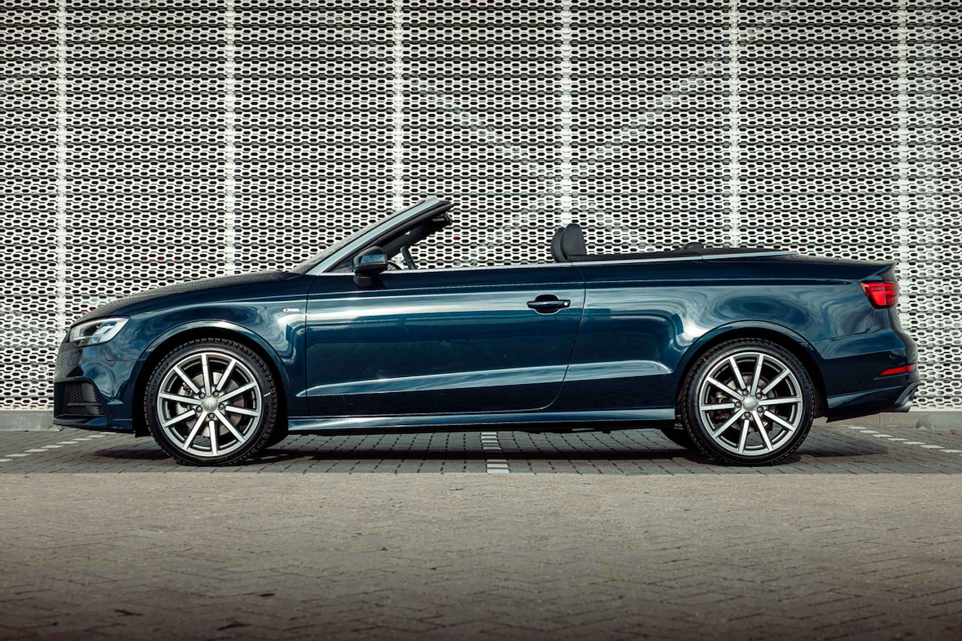 Audi A3 Cabriolet 40 TFSI 190pk s-tronic quattro S Line | Nekverwarming | Stoelverwarming | Leder-alcantara | Camera | 18" LM velgen | LED | Navigatie - 5/31