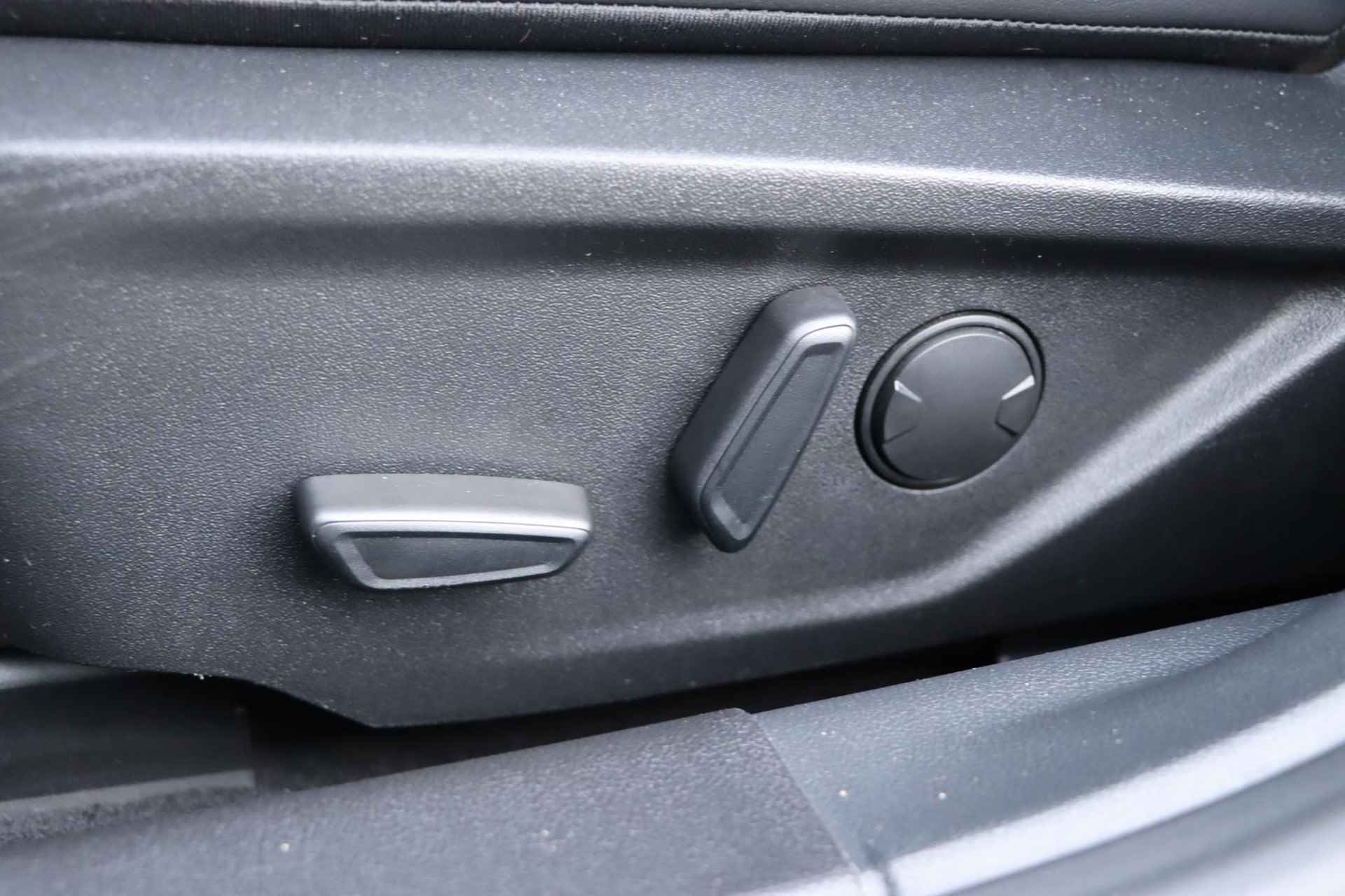 Ford Focus 2.0 Ecoblue ST-3 | Winter Pack | Adaptieve Led koplampen |  Afneembare Trekhaak | Electrische bestuurdersstoel | B & O Audio Systeem | - 13/33
