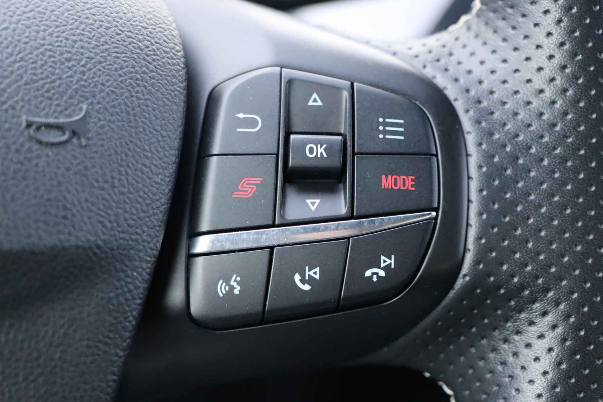 Ford Focus 2.0 Ecoblue ST-3 | Winter Pack | Adaptieve Led koplampen |  Afneembare Trekhaak | Electrische bestuurdersstoel | B & O Audio Systeem | - 15/33