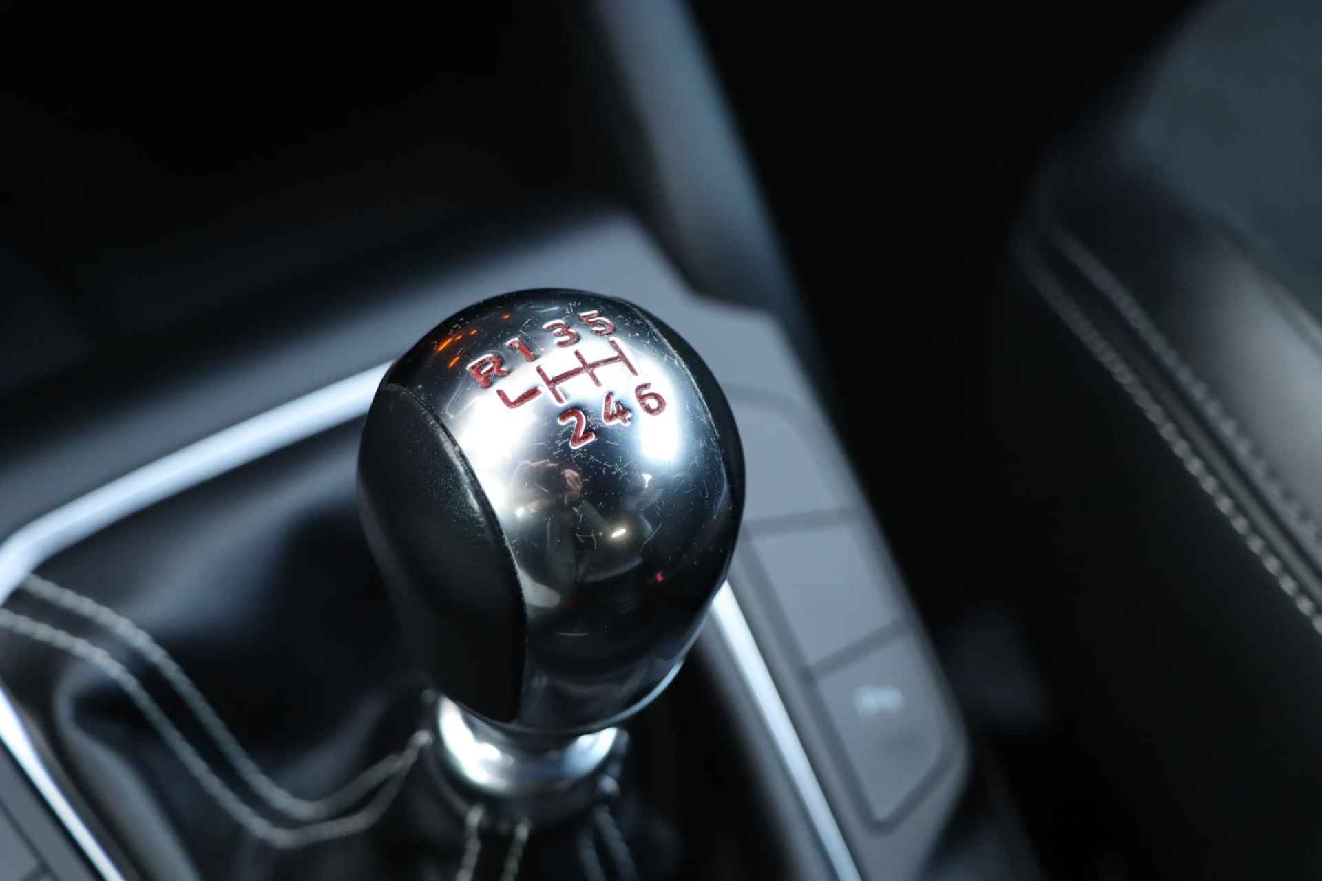 Ford Focus 2.0 Ecoblue ST-3 | Winter Pack | Adaptieve Led koplampen |  Afneembare Trekhaak | Electrische bestuurdersstoel | B & O Audio Systeem | - 24/33