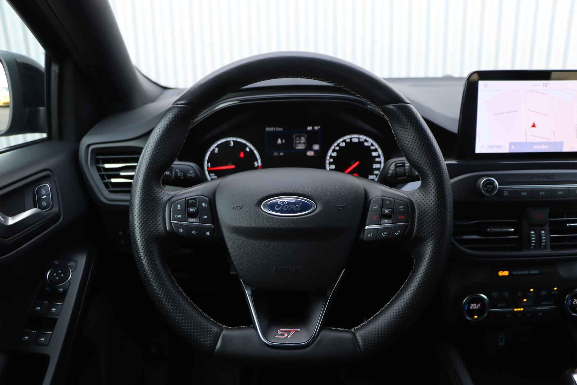 Ford Focus 2.0 Ecoblue ST-3 | Winter Pack | Adaptieve Led koplampen |  Afneembare Trekhaak | Electrische bestuurdersstoel | B & O Audio Systeem | - 26/33