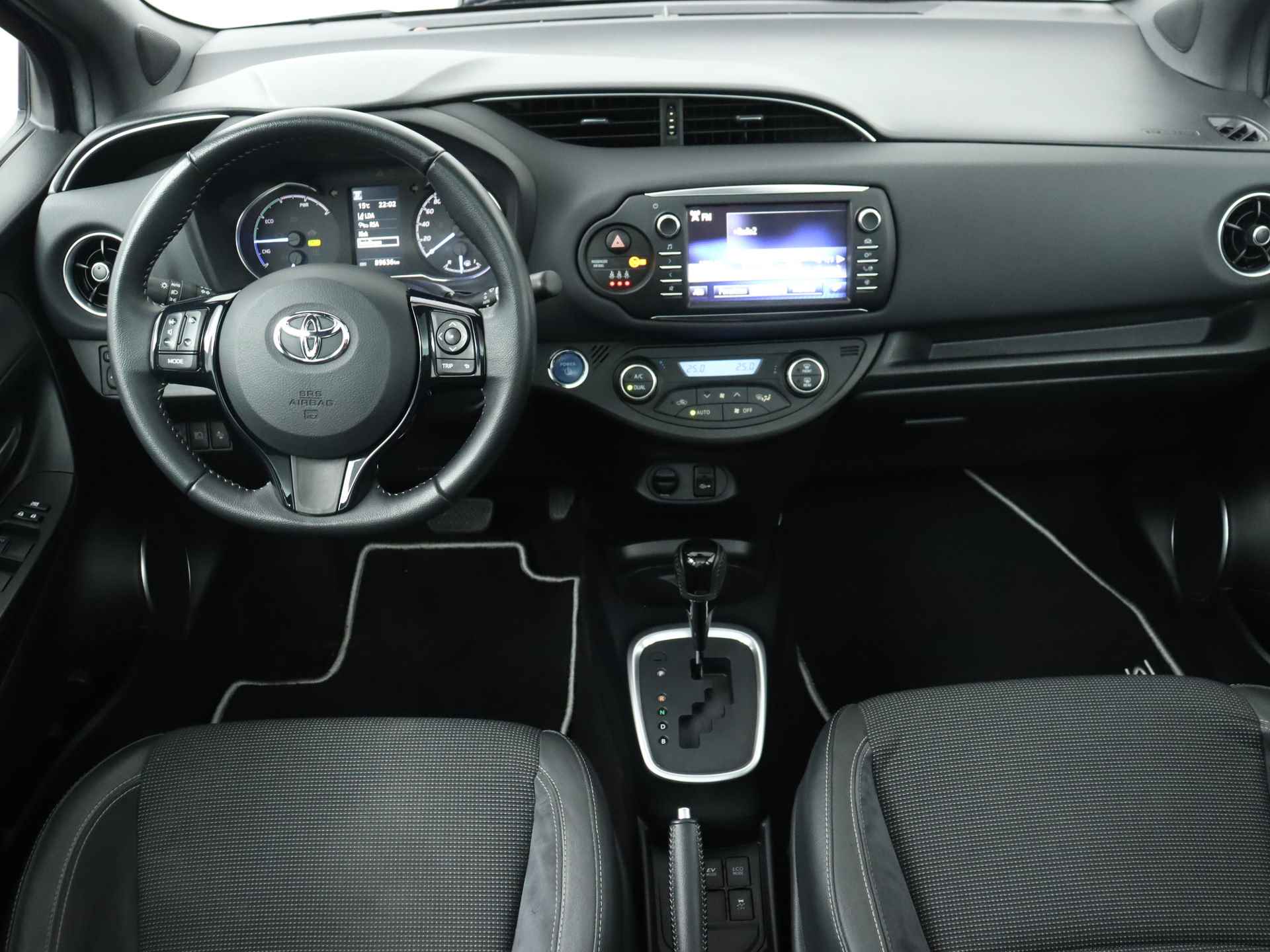 Toyota Yaris 1.5 Hybrid Premium Limited | Panoramadak | - 6/42