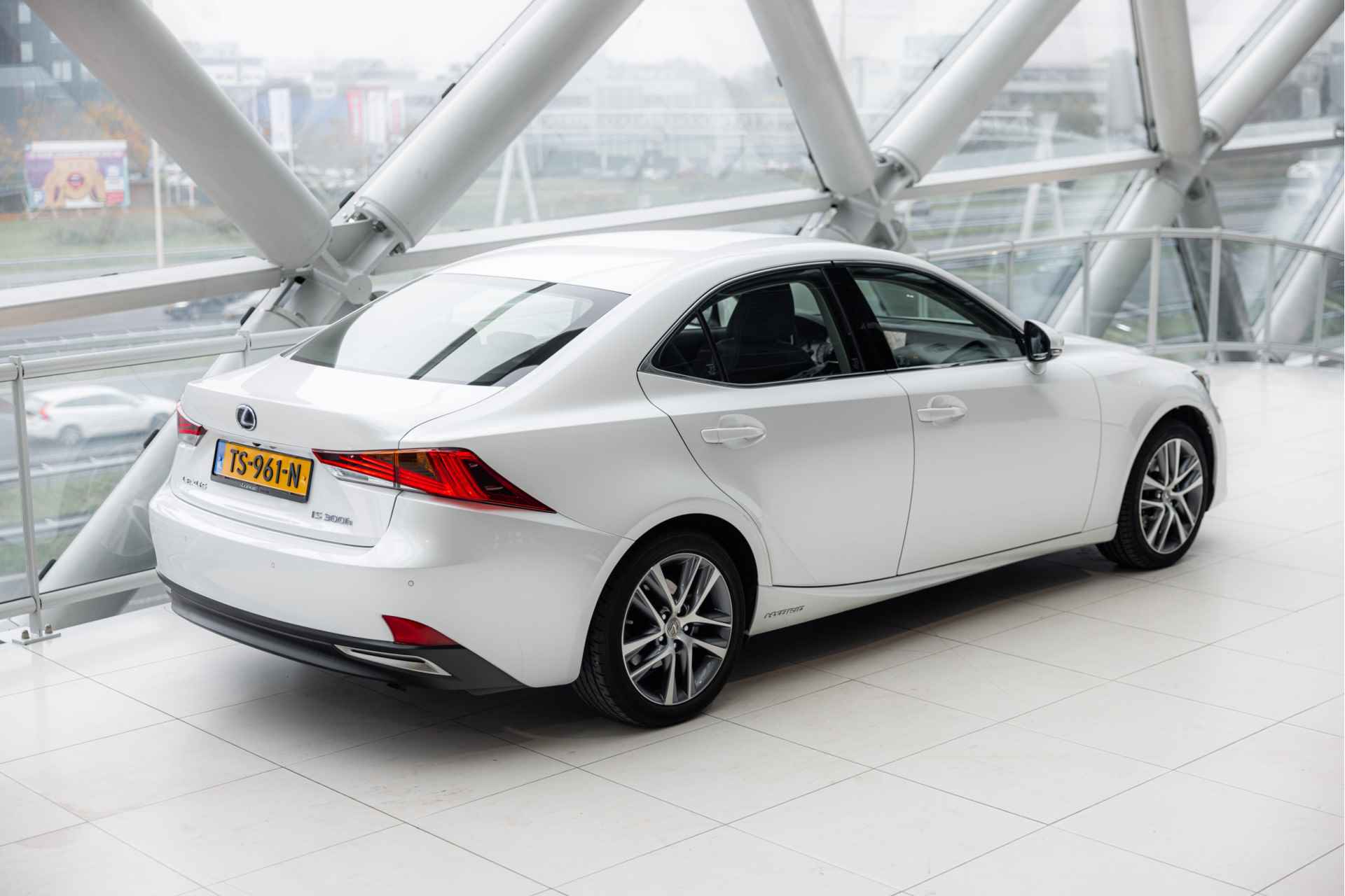 Lexus IS 300h Hybrid Business Line | Adaptive Cruise Control | Stoelverwarming | Parkeersensoren | - 3/63