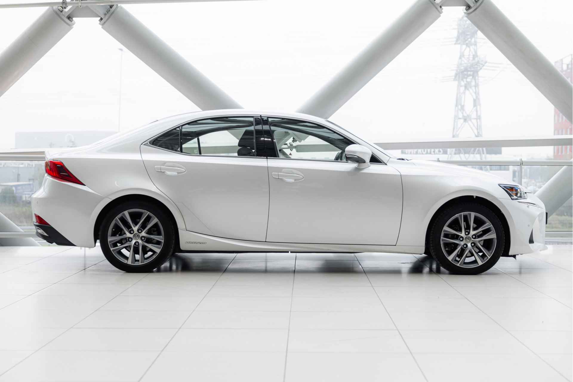 Lexus IS 300h Hybrid Business Line | Adaptive Cruise Control | Stoelverwarming | Parkeersensoren | - 13/63