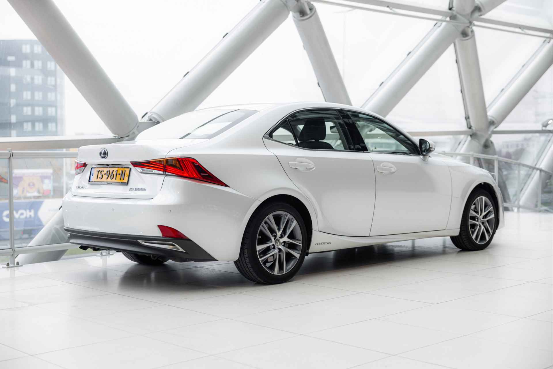 Lexus IS 300h Hybrid Business Line | Adaptive Cruise Control | Stoelverwarming | Parkeersensoren | - 28/63