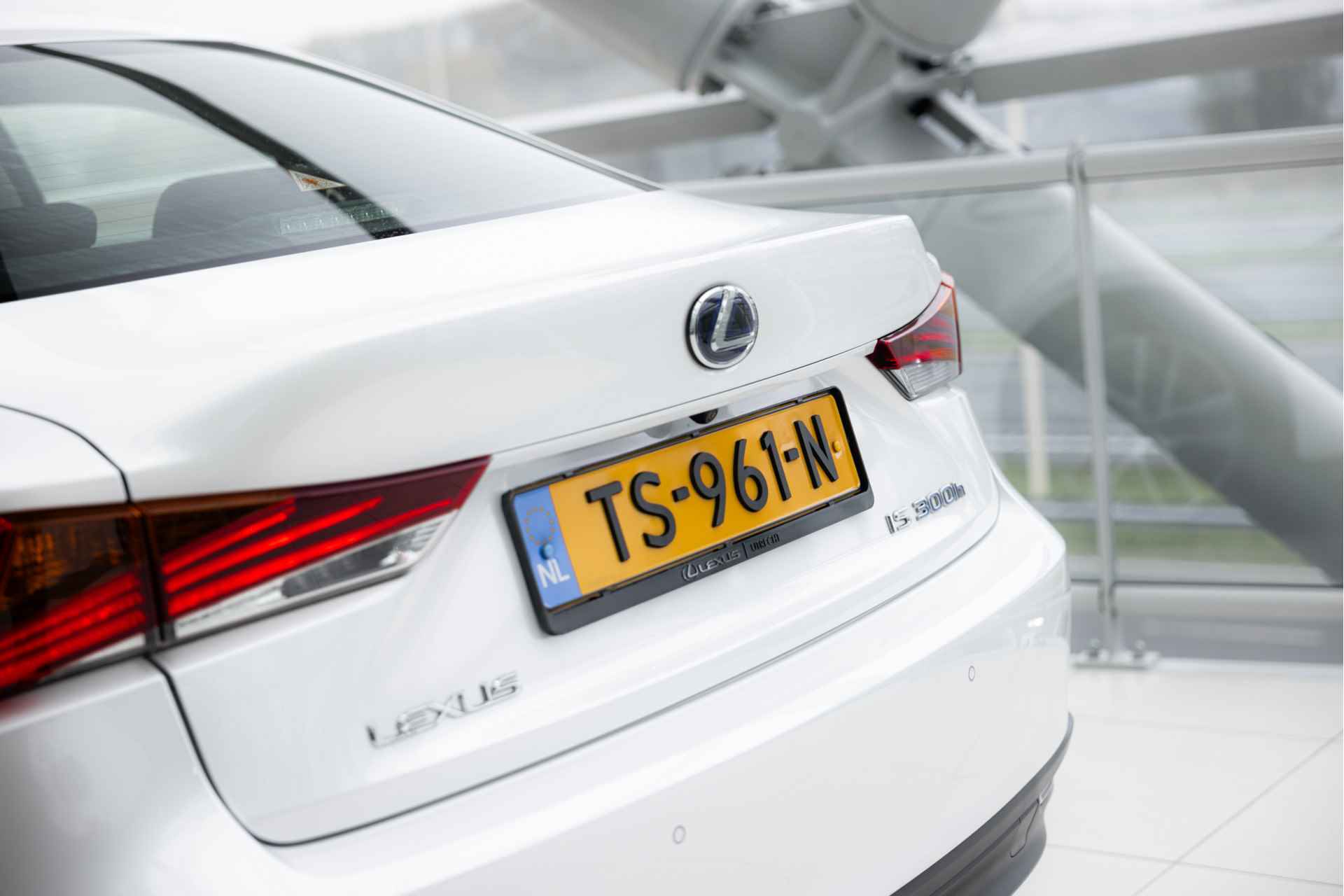 Lexus IS 300h Hybrid Business Line | Adaptive Cruise Control | Stoelverwarming | Parkeersensoren | - 52/63